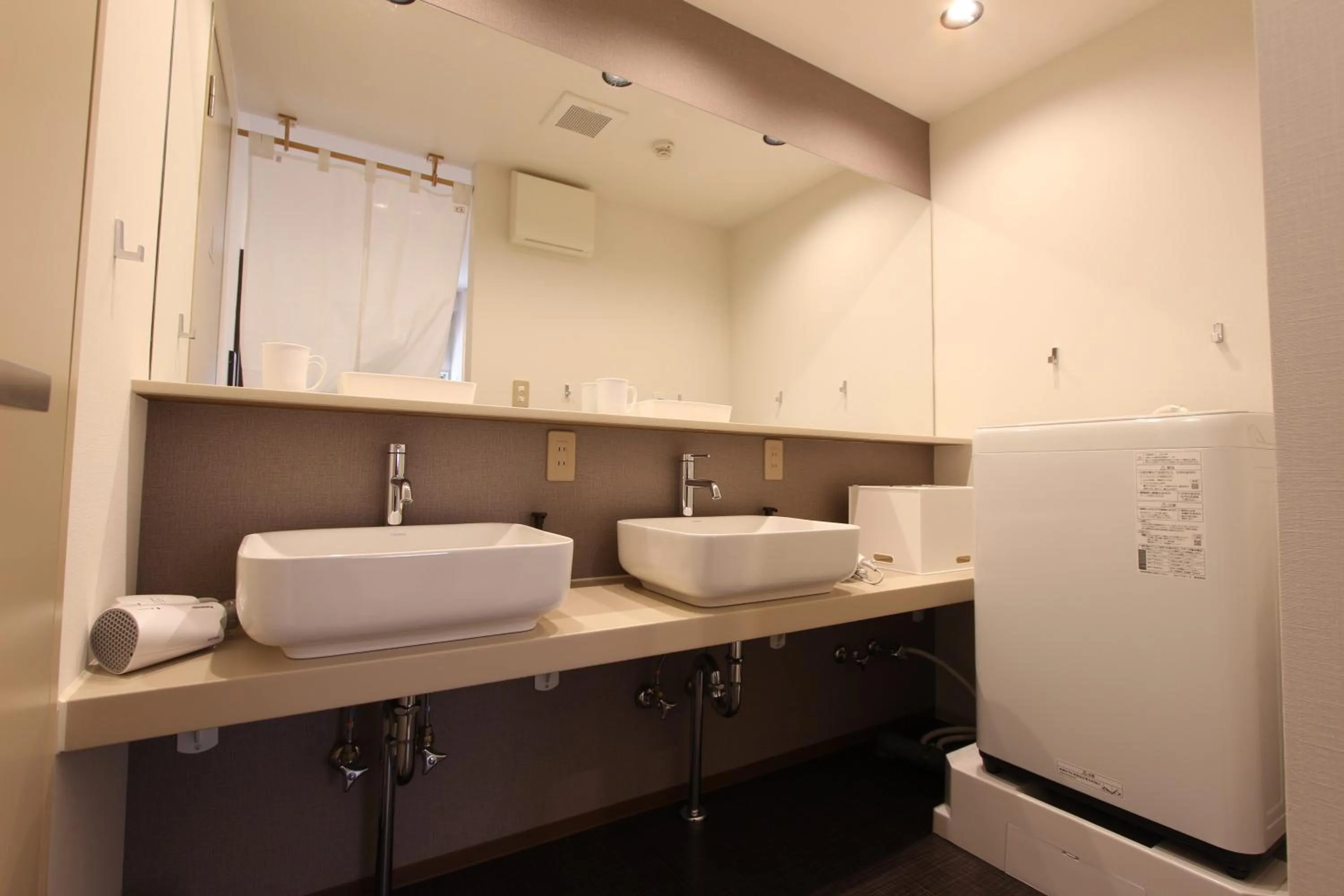 Bathroom in Justin Fukuoka