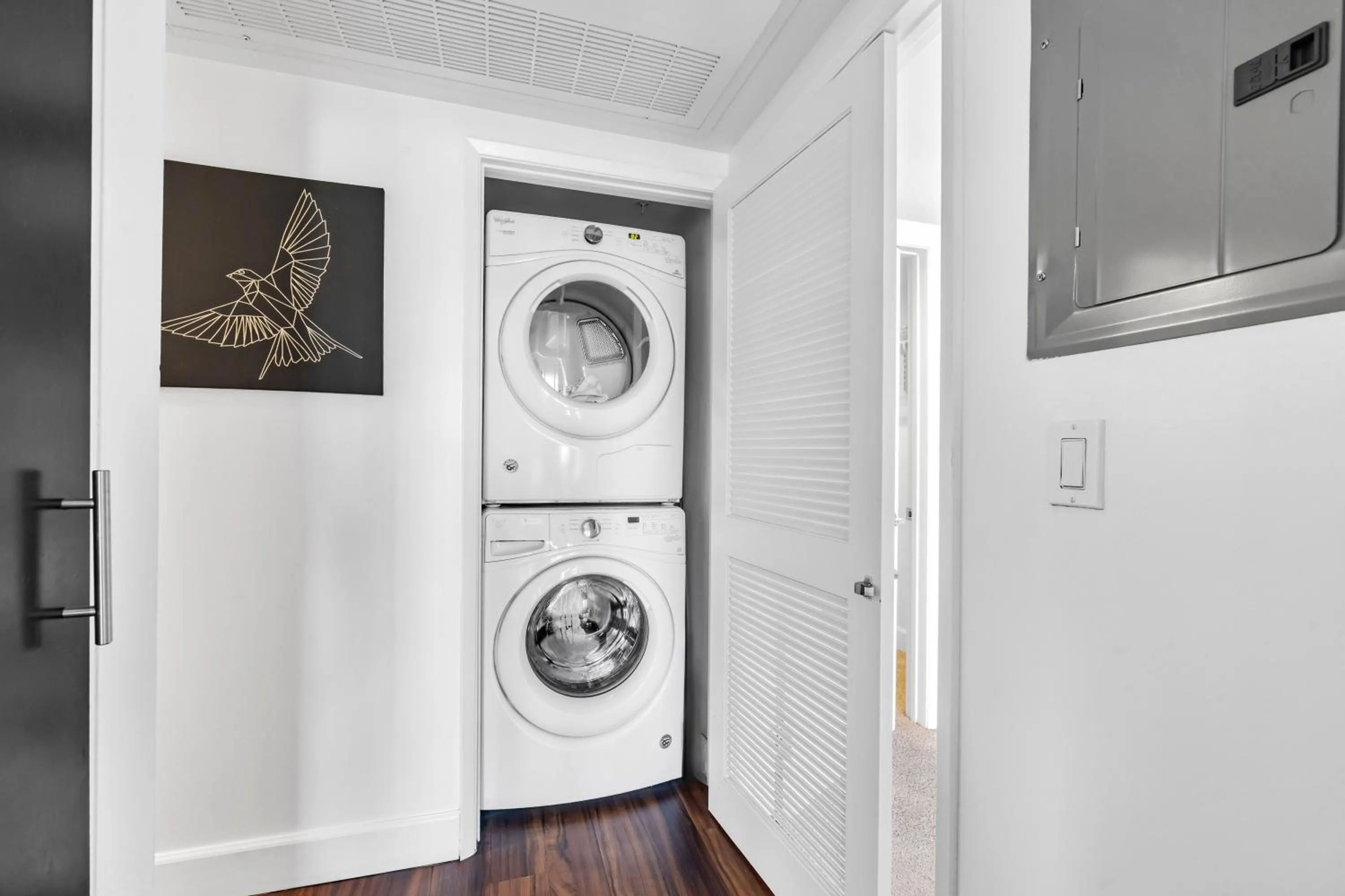 Modern Luxury 2 Bed with Panoramic City Views in Downtown LA