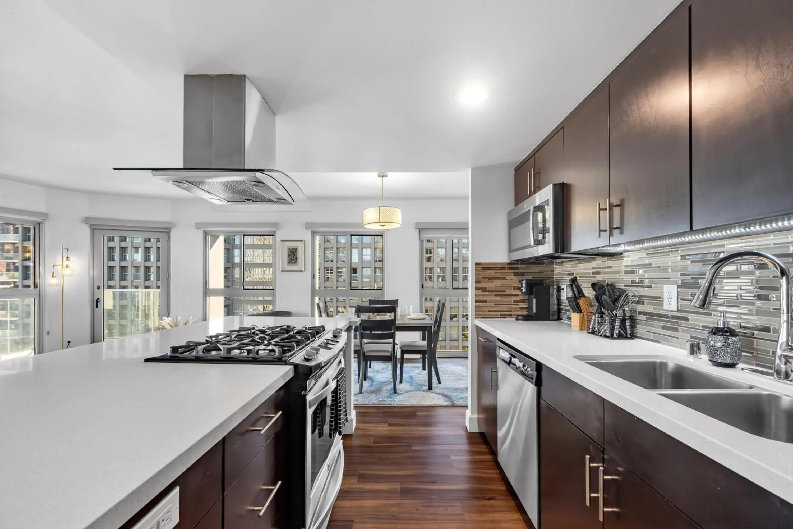 Modern Luxury 2 Bed with Panoramic City Views in Downtown LA Modern Luxury 2 Bed with Panoramic City Views in Downtown LA