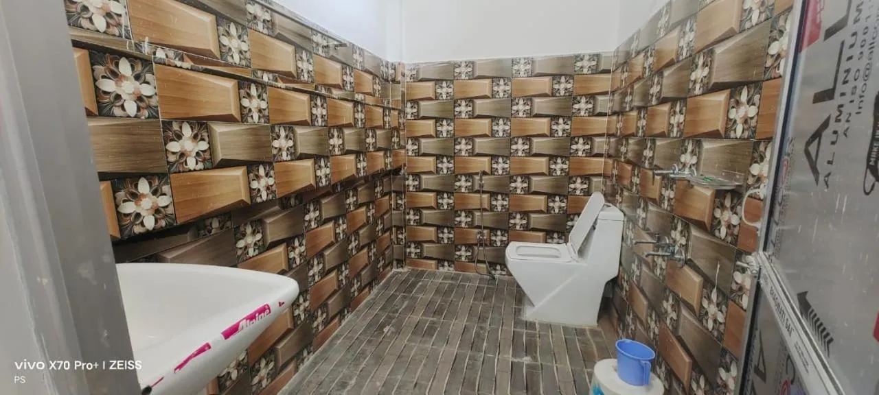 Toilet in JUNGLE STAR MANSION