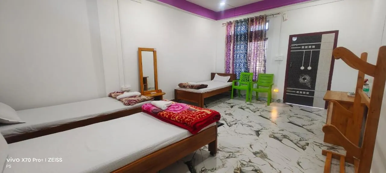 Bed in JUNGLE STAR MANSION