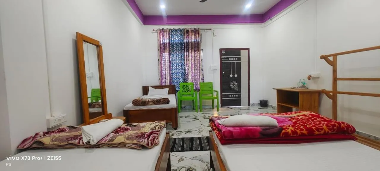 Bed in JUNGLE STAR MANSION