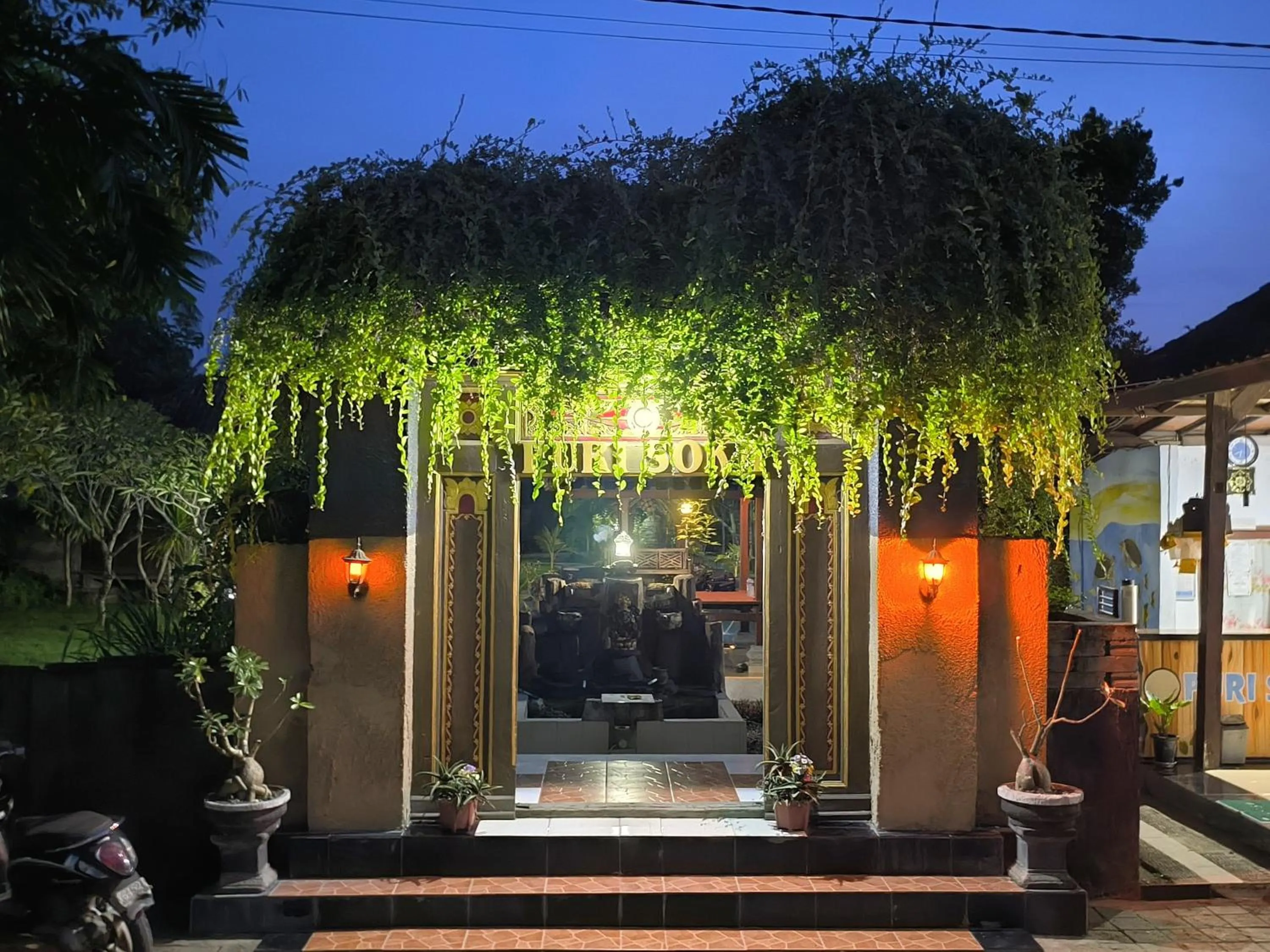 Facade/entrance in Puri Soka Lembongan by ABM