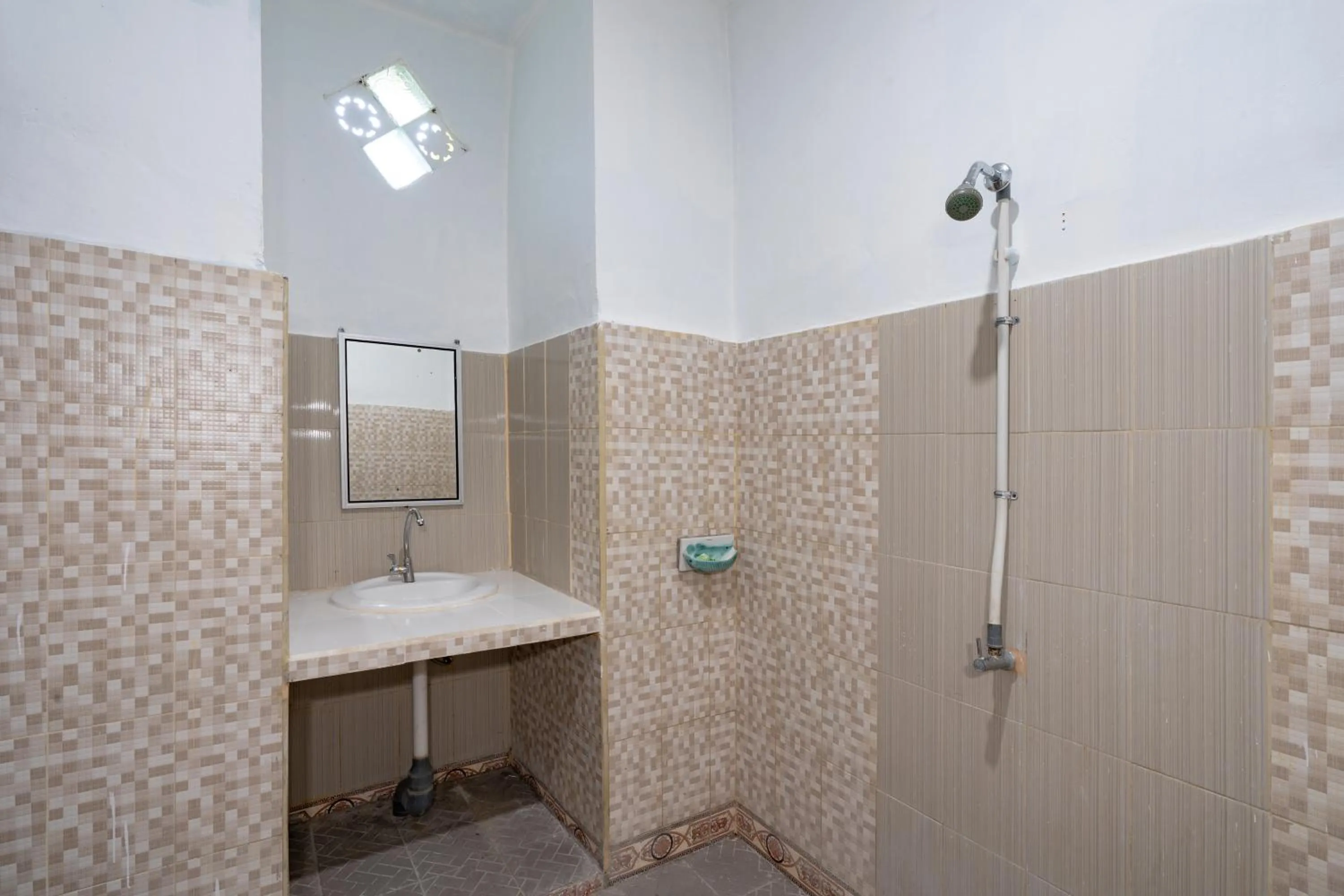 Shower in Puri Soka Lembongan by ABM