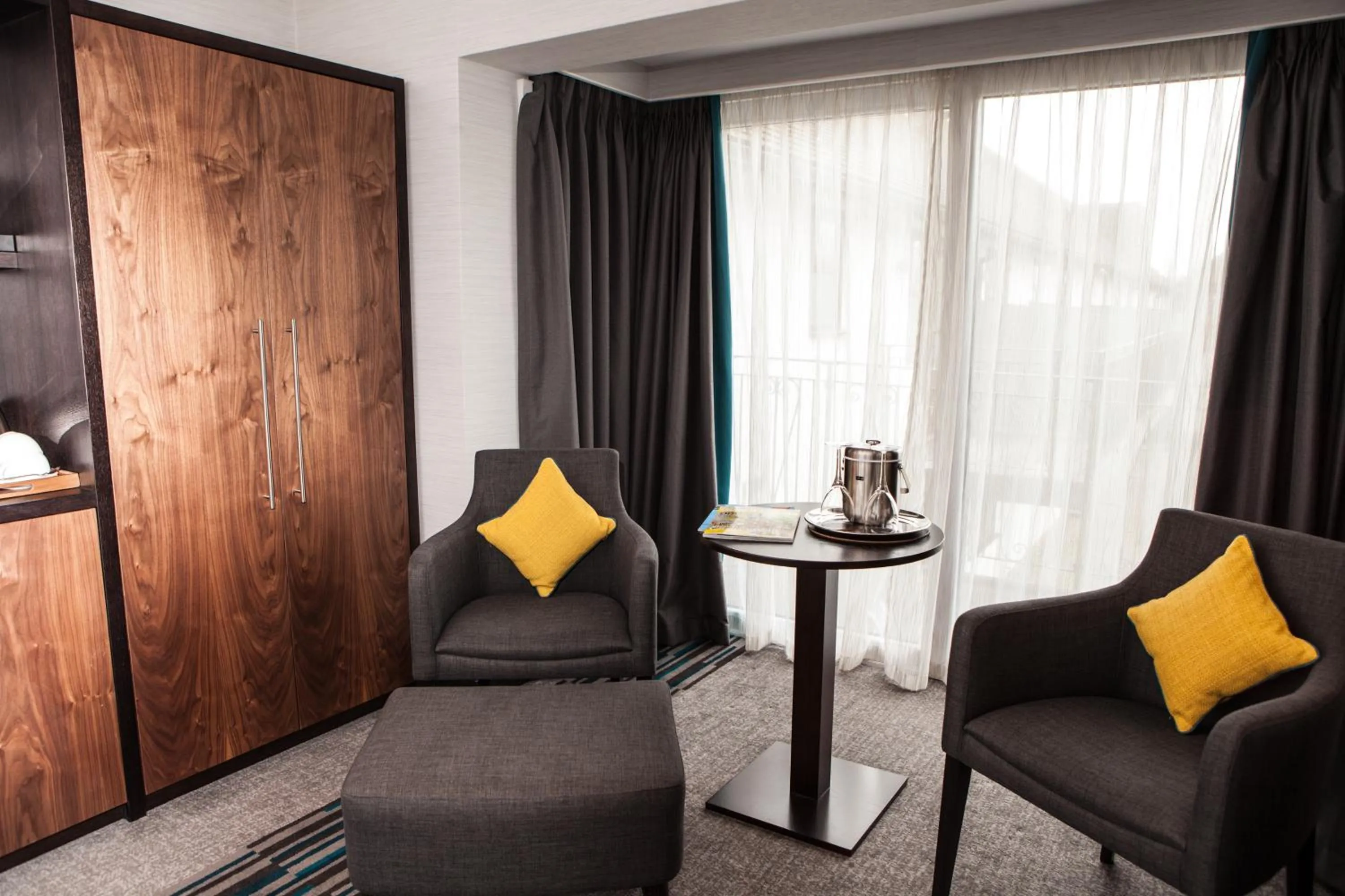 Seating area in Elite Venue Selection Felbridge - Gatwick