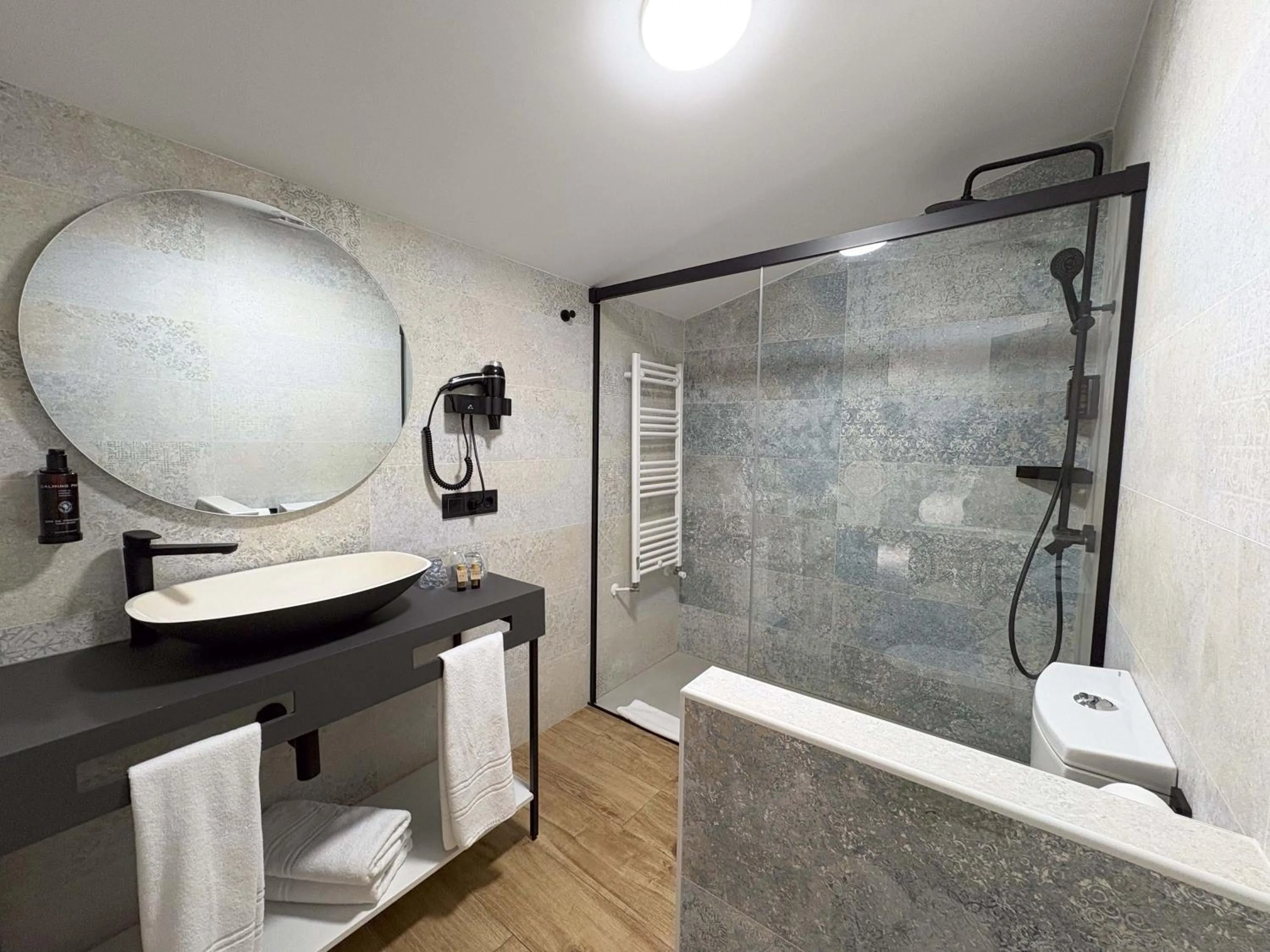 Shower in Akla Hotel Badajoz