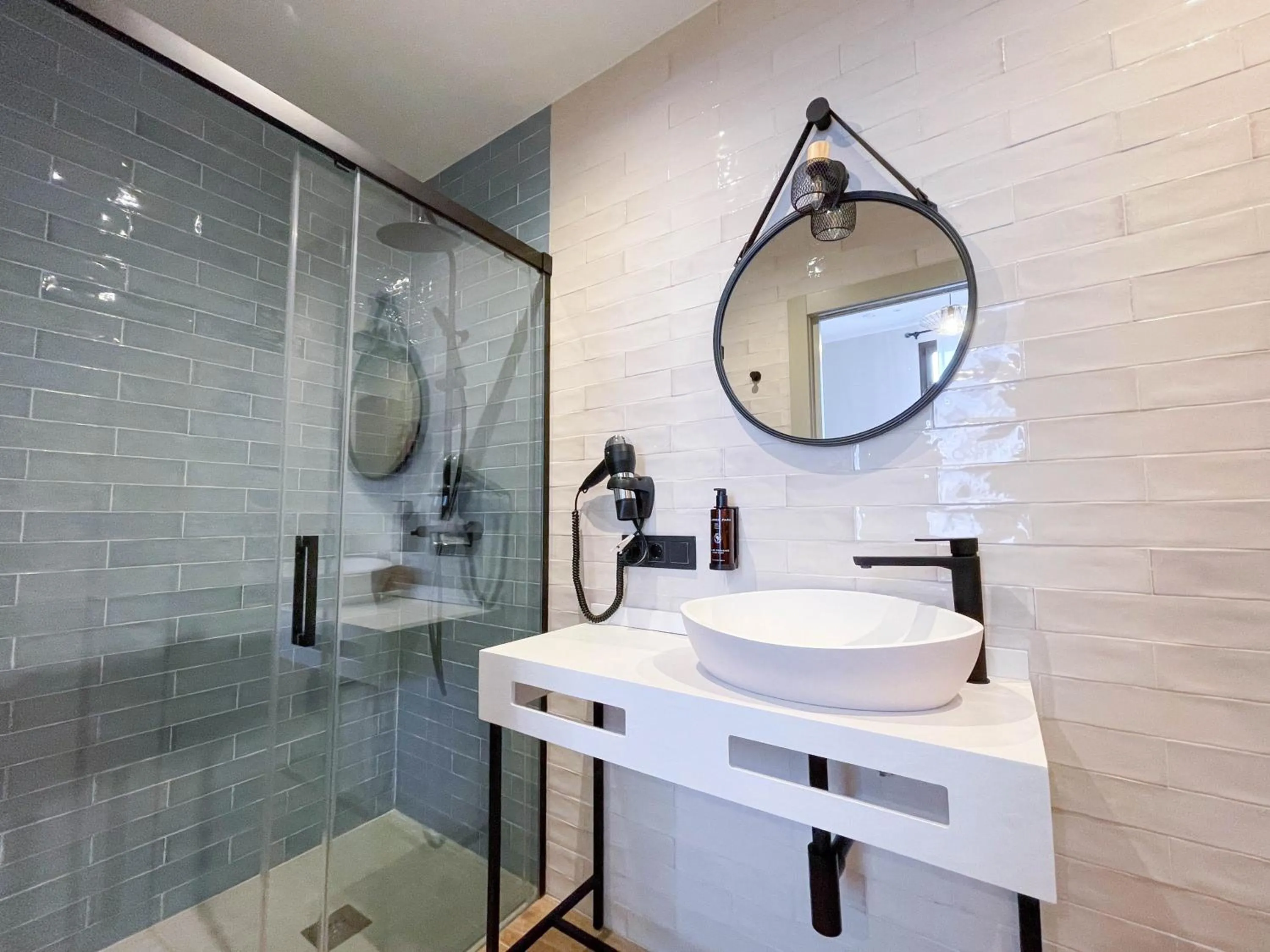 Shower in Akla Hotel Badajoz