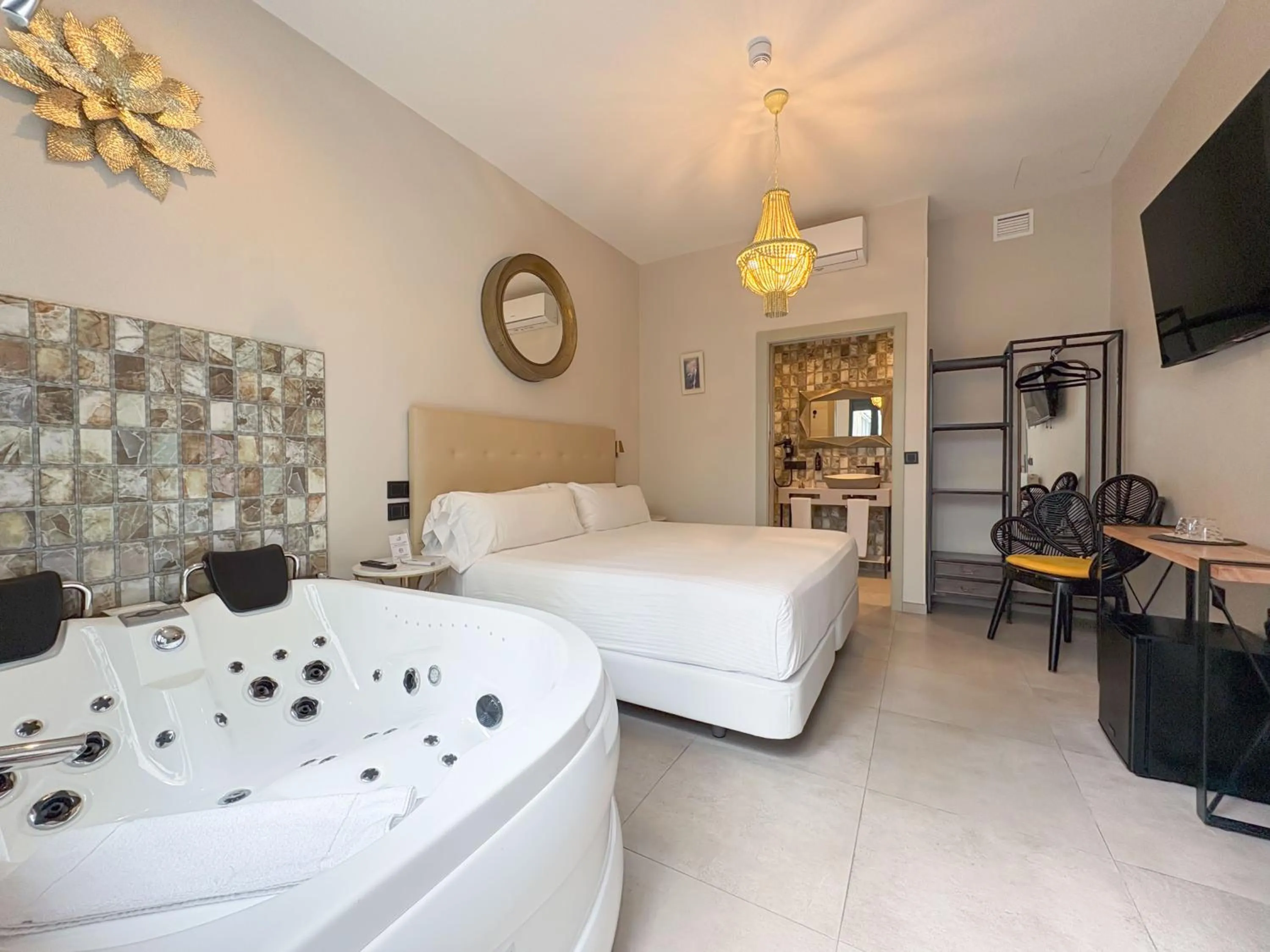 Photo of the whole room, Bed in Akla Hotel Badajoz