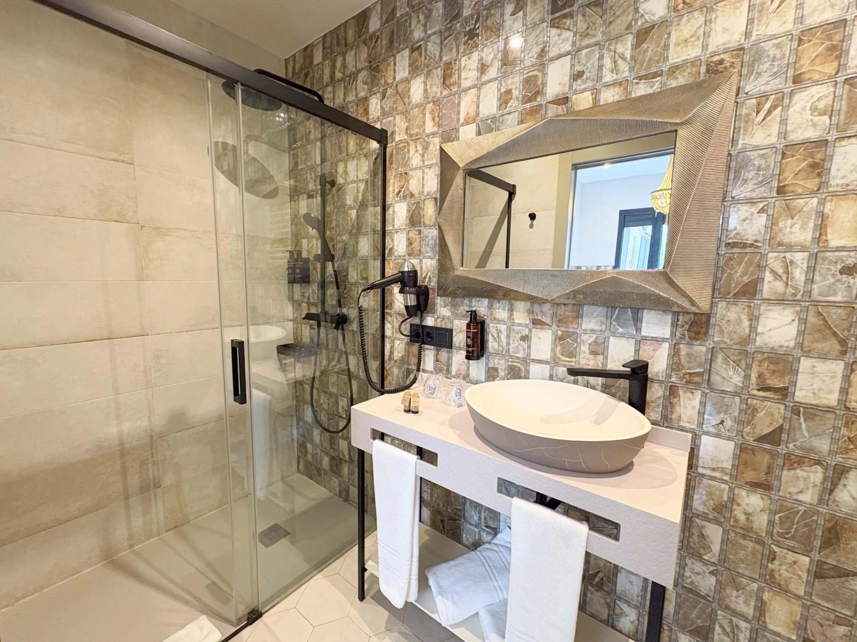 Shower in Akla Hotel Badajoz