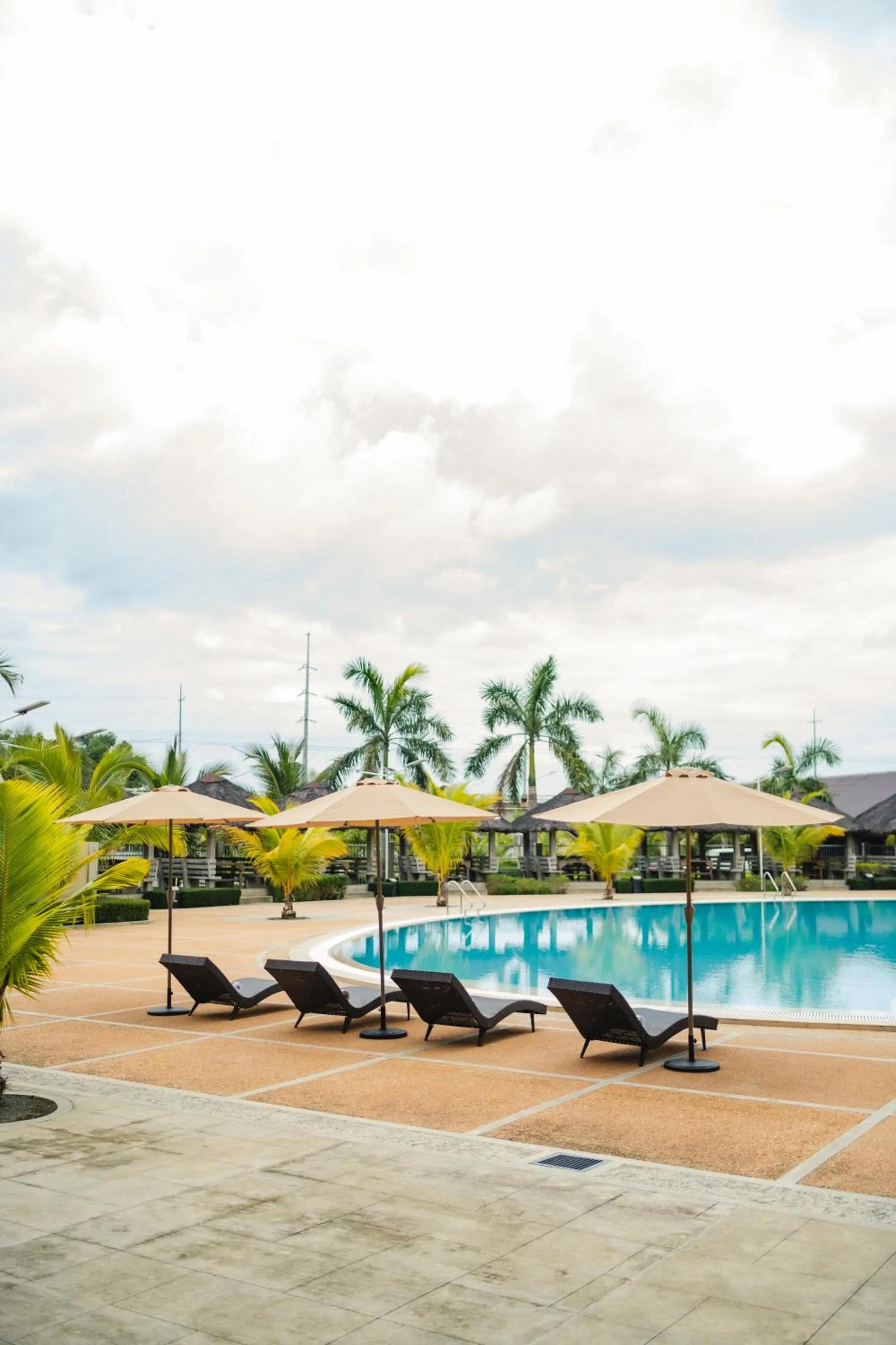 Swimming pool in River Palm Hotel and Resort powered by Cocotel