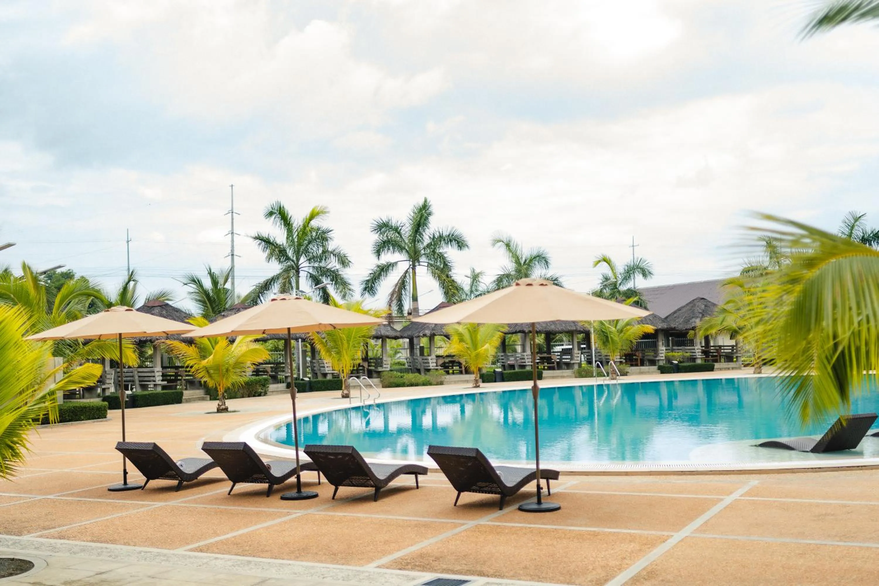Swimming pool in River Palm Hotel and Resort powered by Cocotel