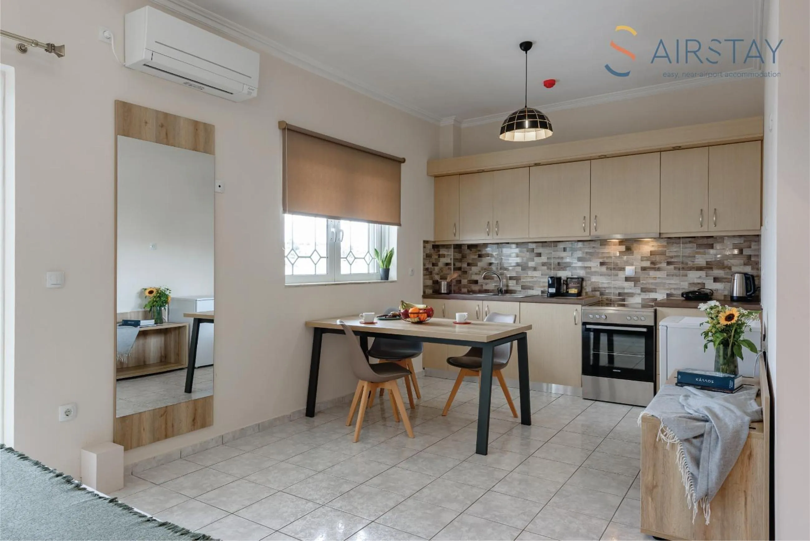 Dining area in Zilean Apartments Airport by Airstay