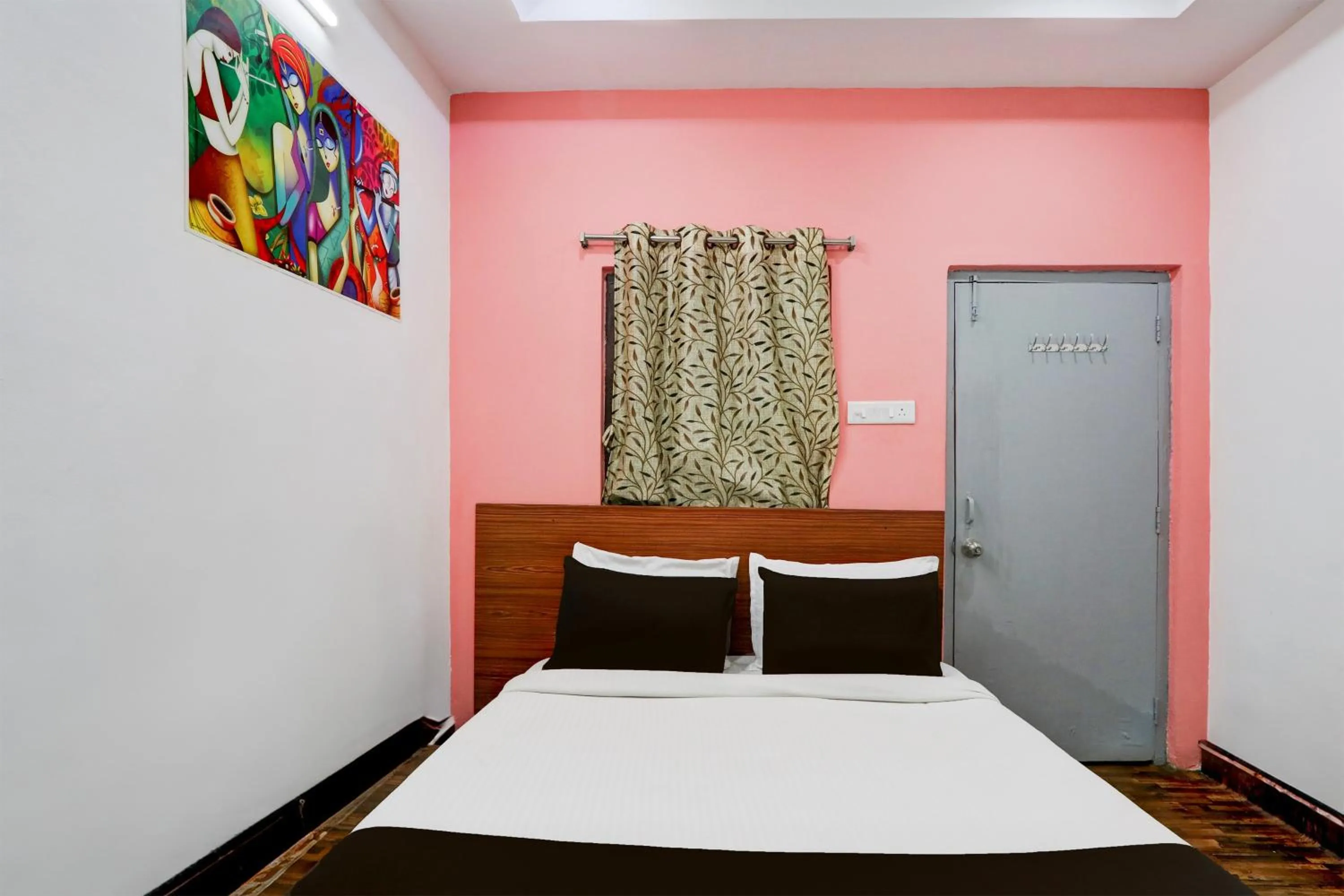 Bedroom, Bed in Hotel O Heavens Inn