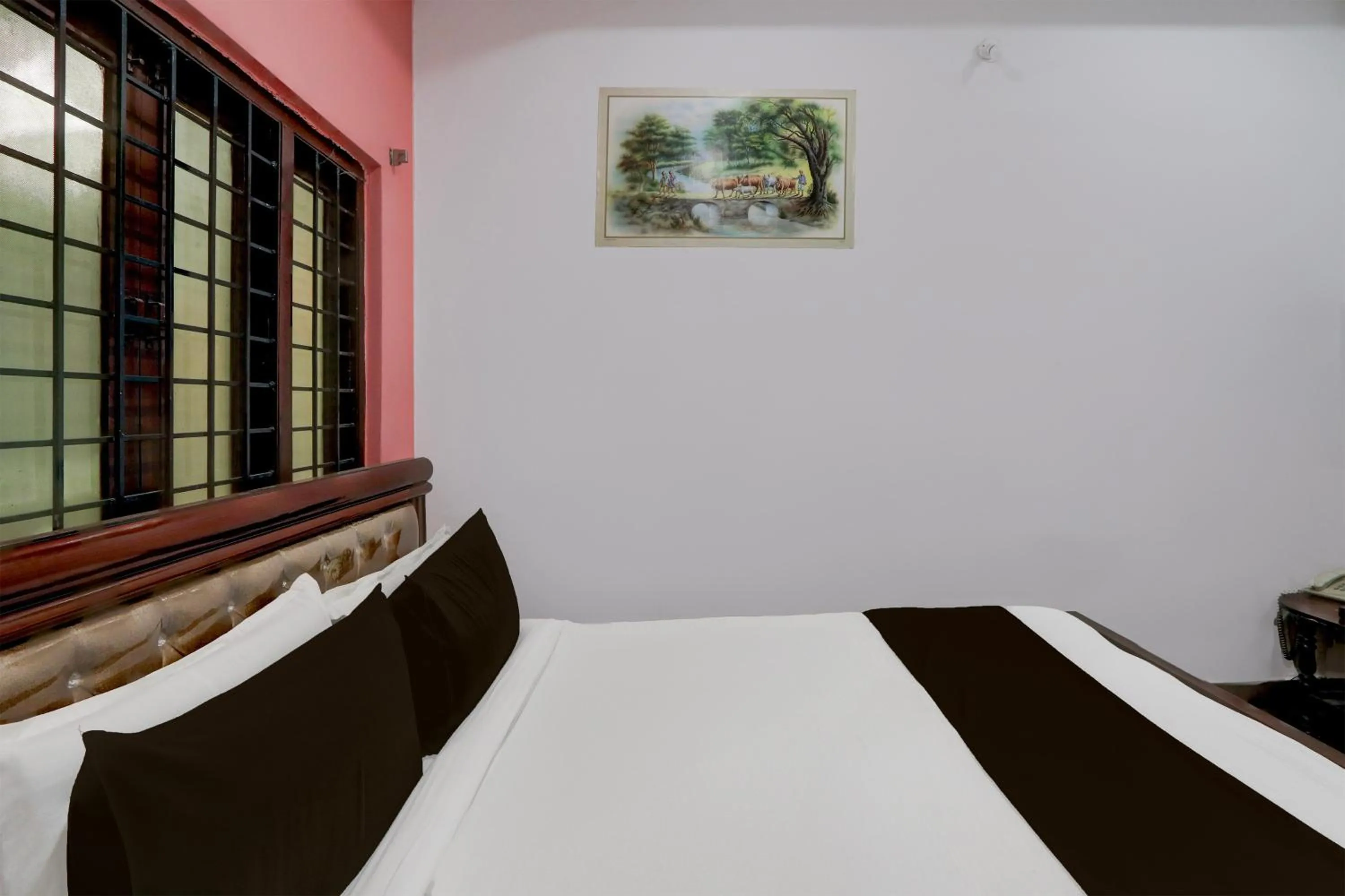 Bedroom, Bed in Hotel O Heavens Inn