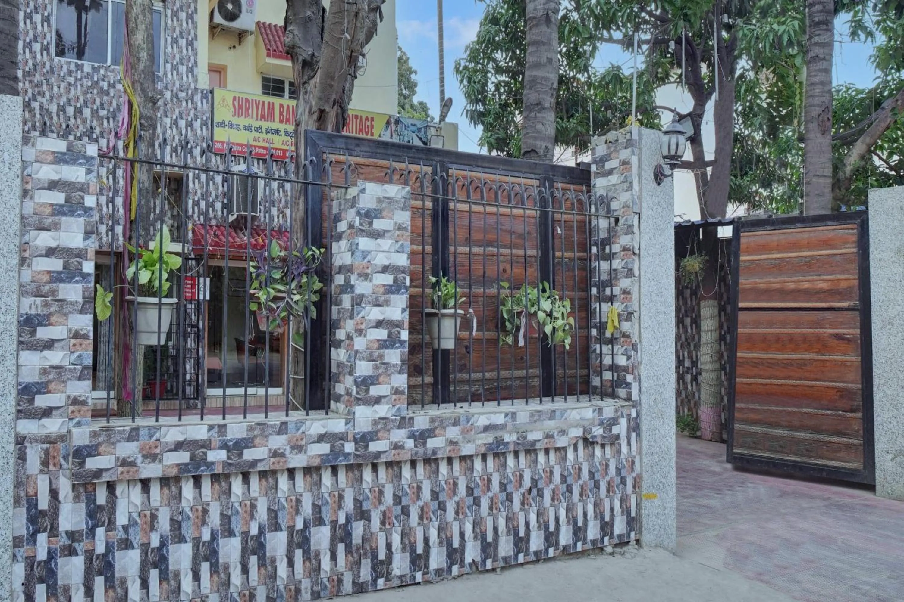 Facade/entrance in Super Hotel O Om Shriyam Banquet And Heritage