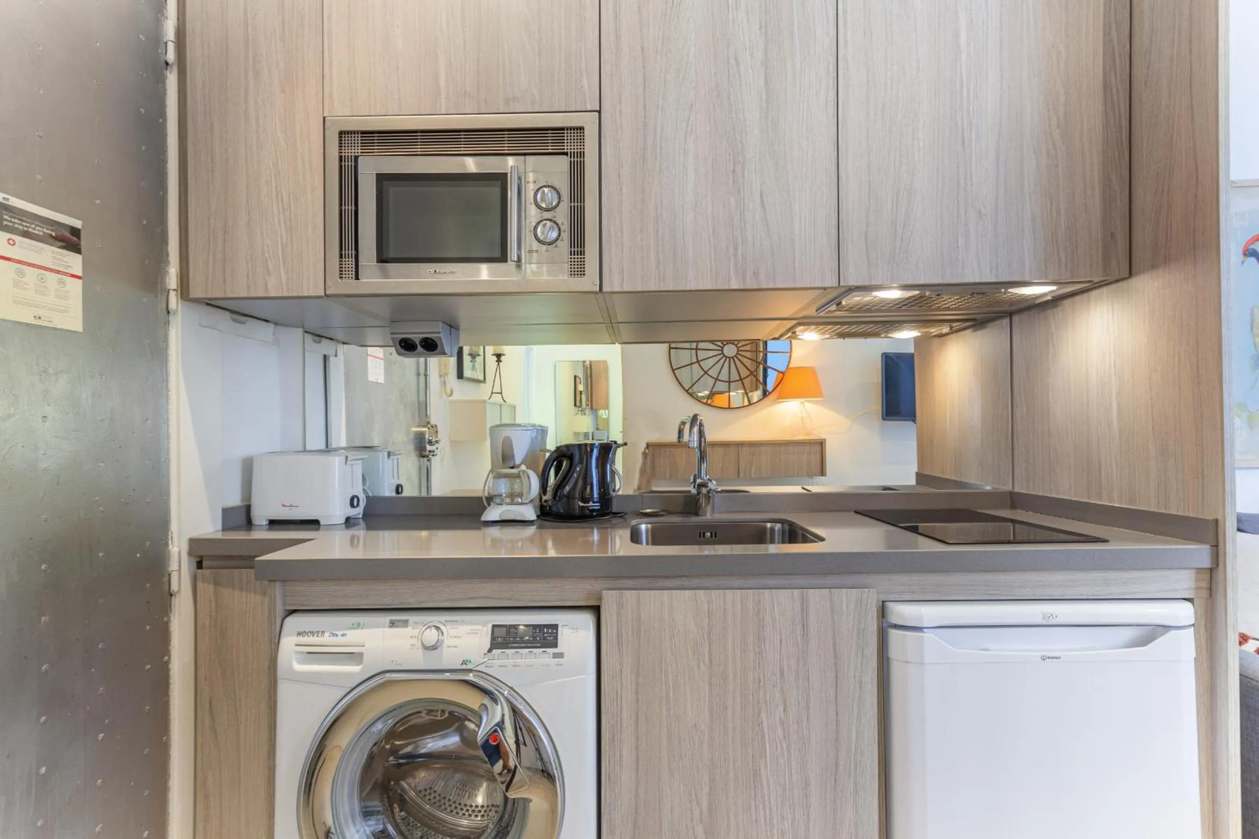 Kitchen or kitchenette in Apartamento Las Cortes II en Madrid