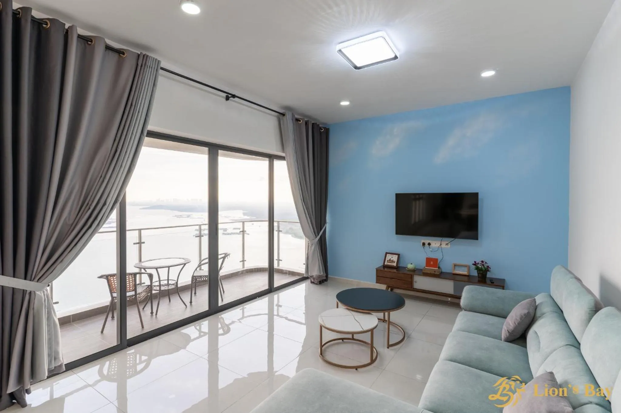 Communal lounge/ TV room, Seating Area in Sea View Country Garden Danga bay by Neo Suites