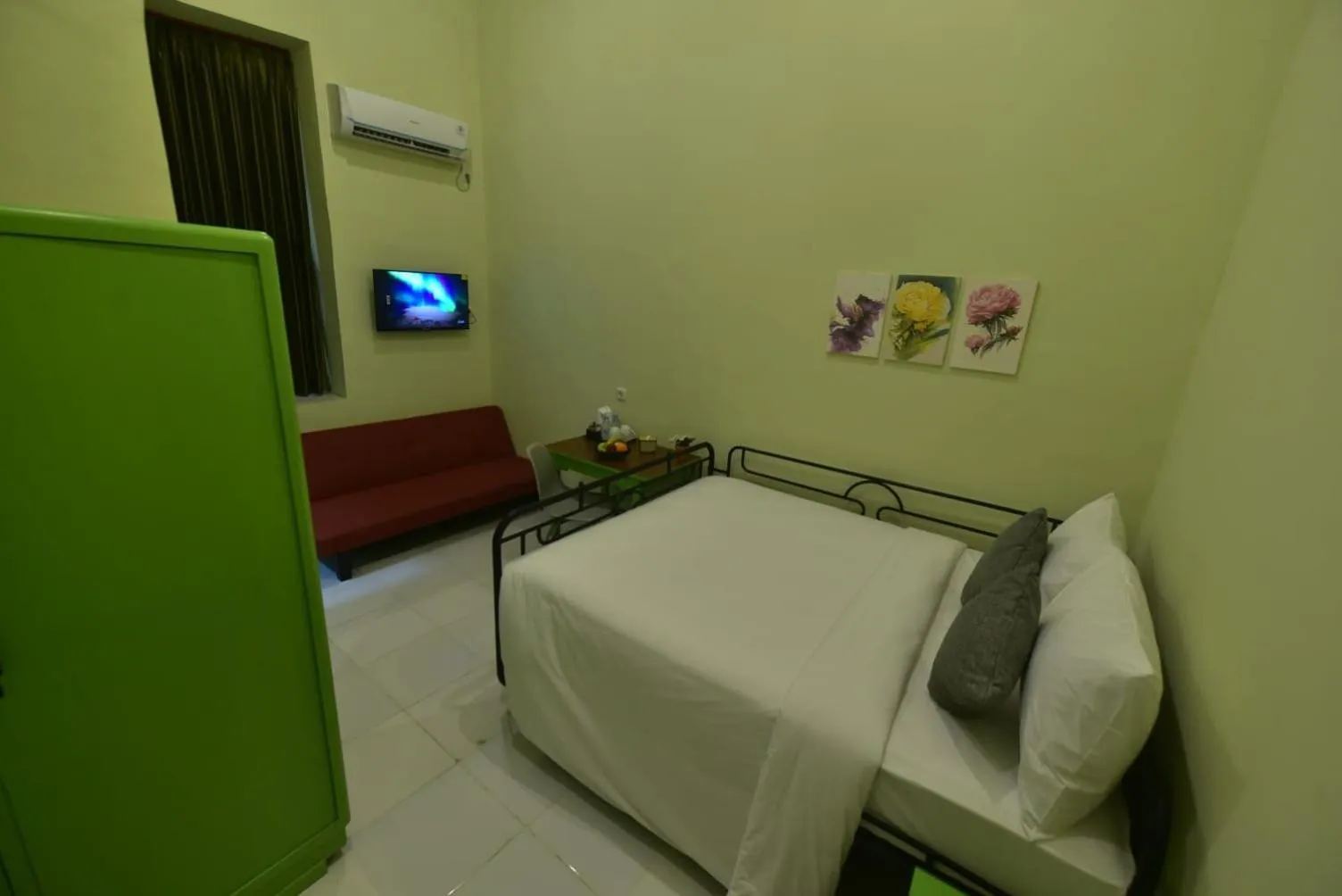 Photo of the whole room in Hotel Irian Surabaya