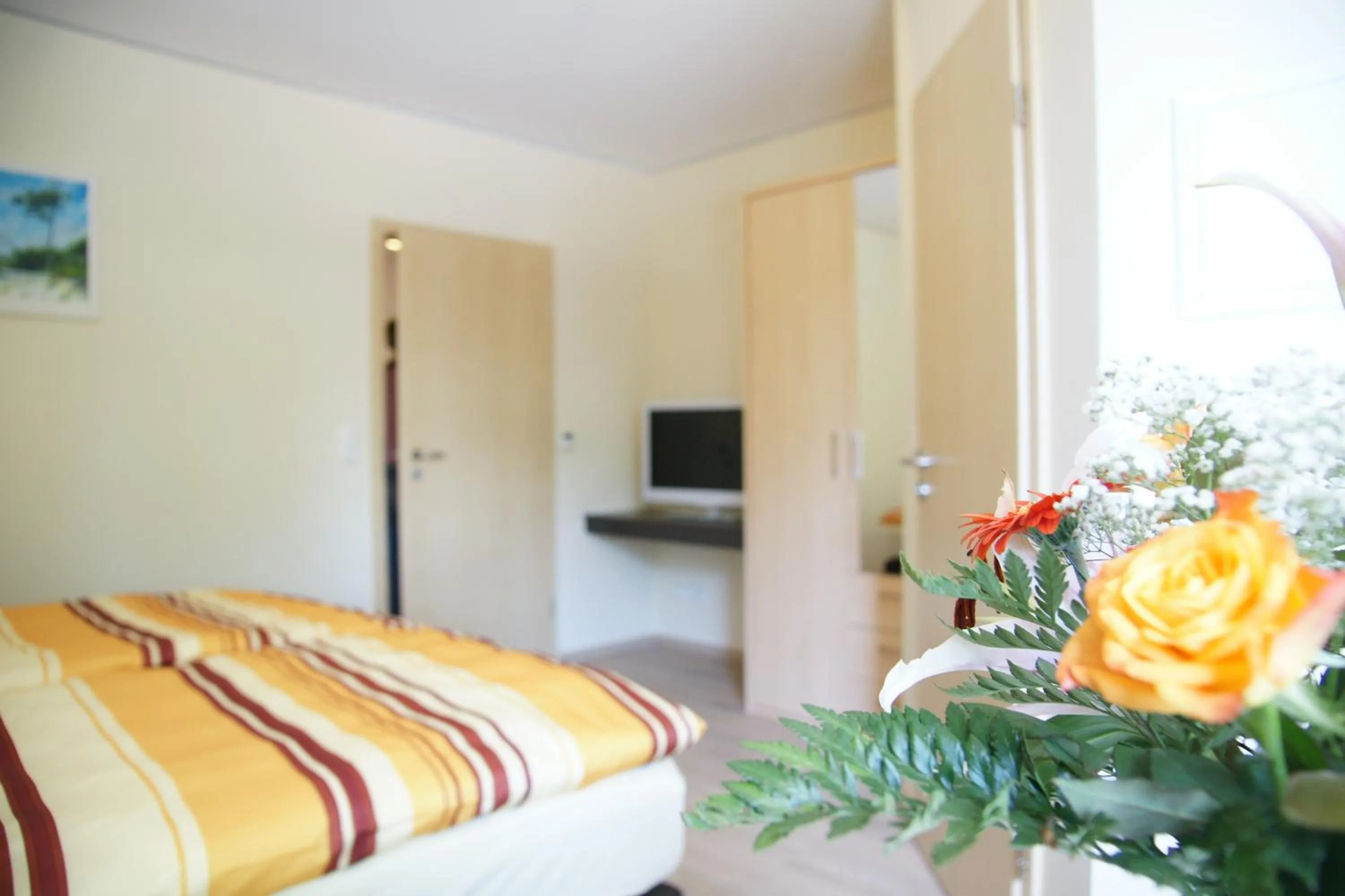 Photo of the whole room, Bed in Cafe und Pension Blohm