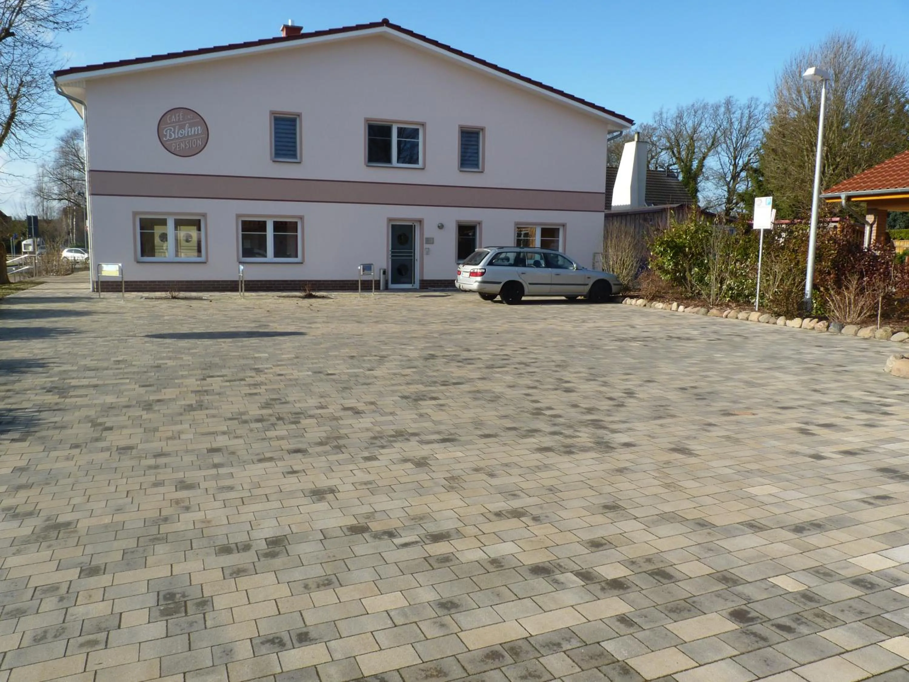 Facade/entrance in Cafe und Pension Blohm