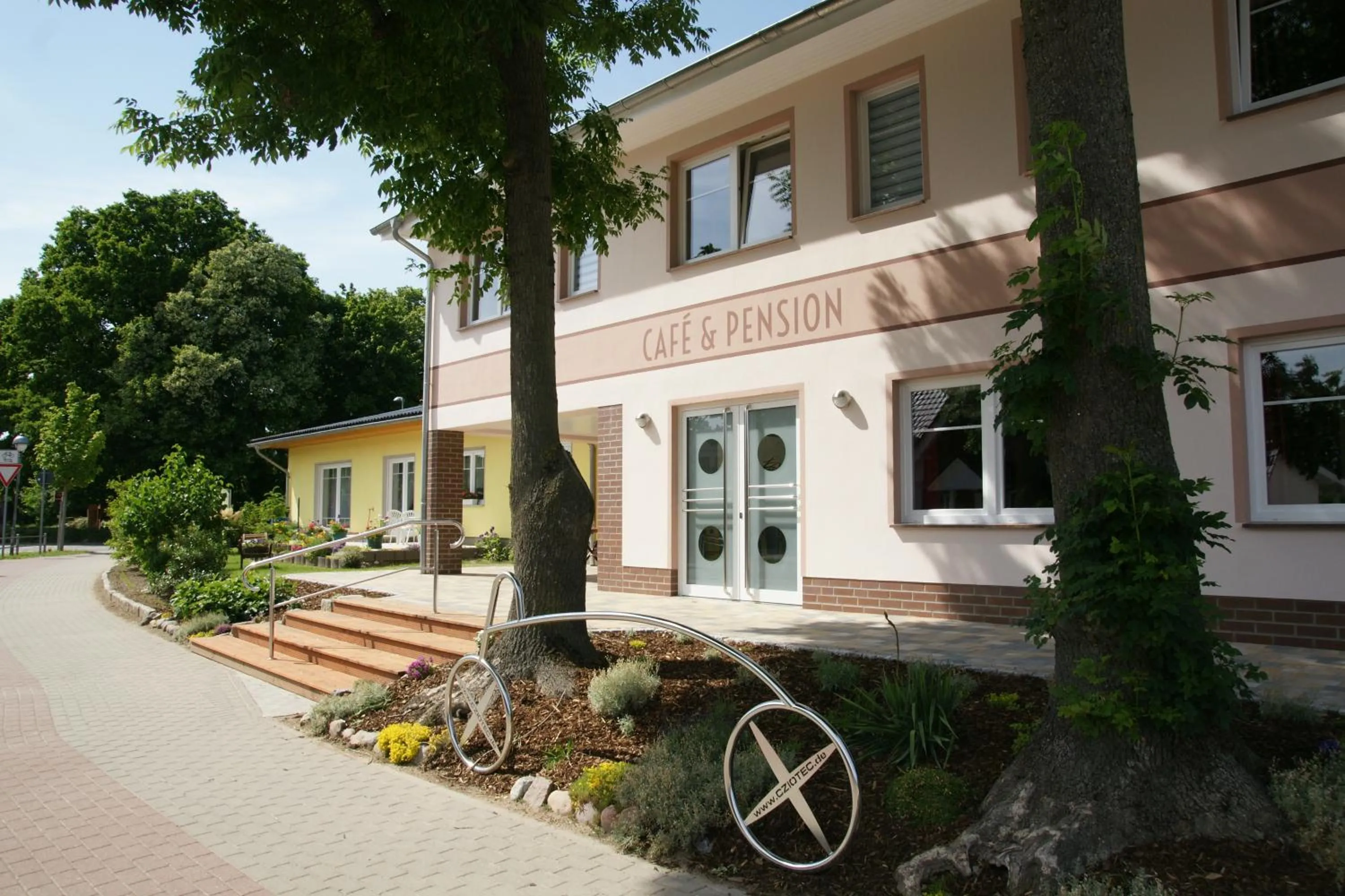 Facade/entrance in Cafe und Pension Blohm