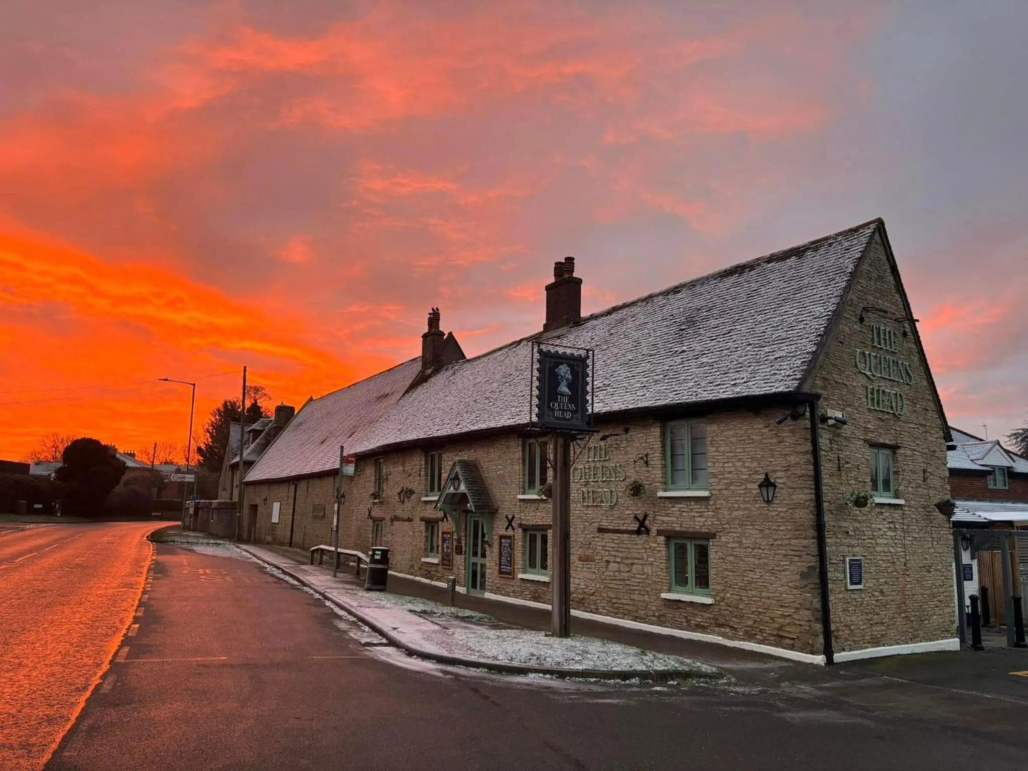 Property building in The Queens Head Inn