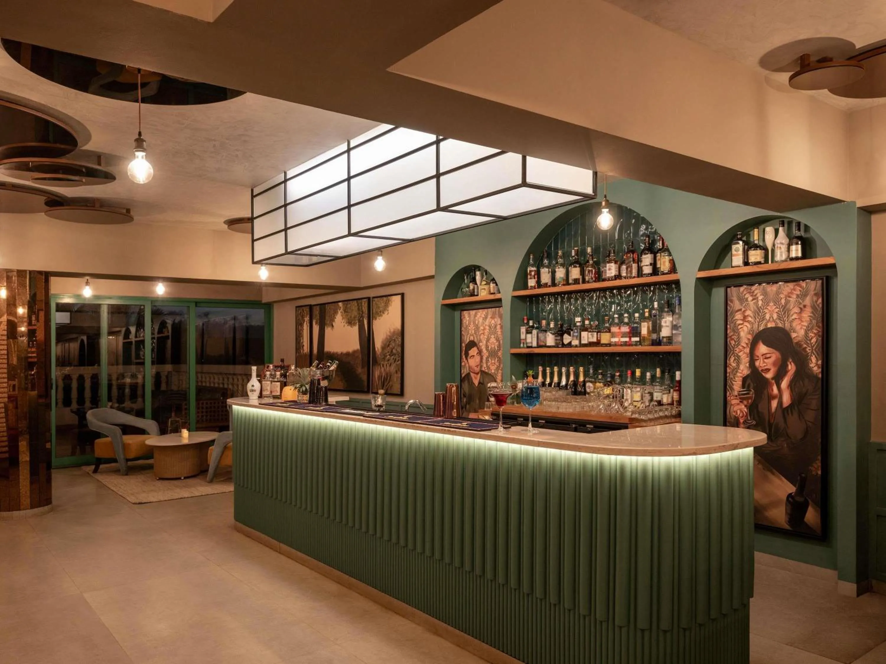 Lounge or bar in Grand Mercure Goa Candolim - An Accor Hotels Brand