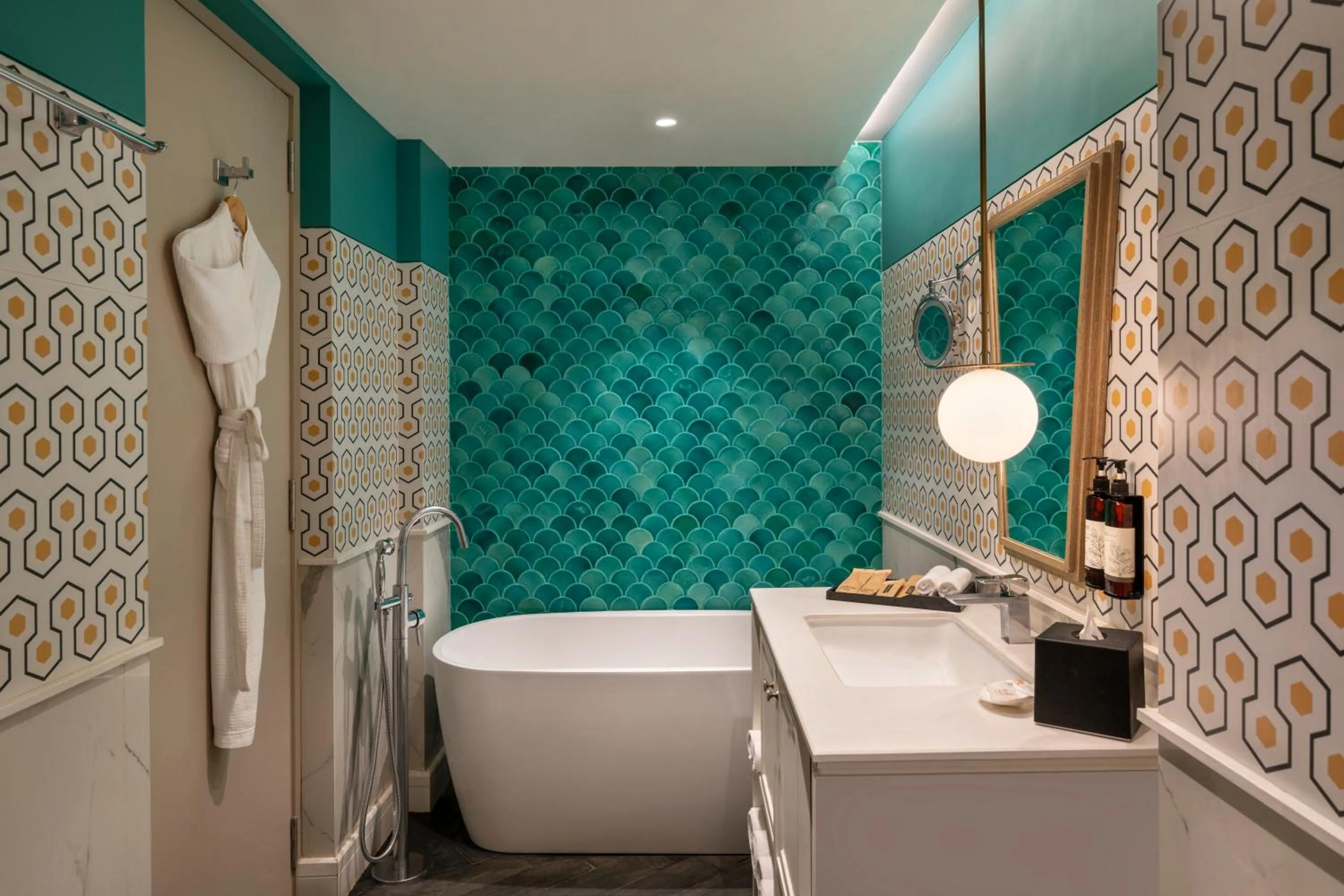Bathroom, Bed in Grand Mercure Goa Candolim - An Accor Hotels Brand