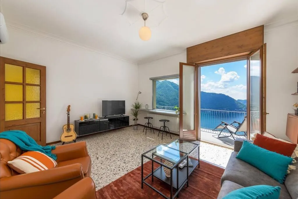 Vivi Il Lago - Lake View