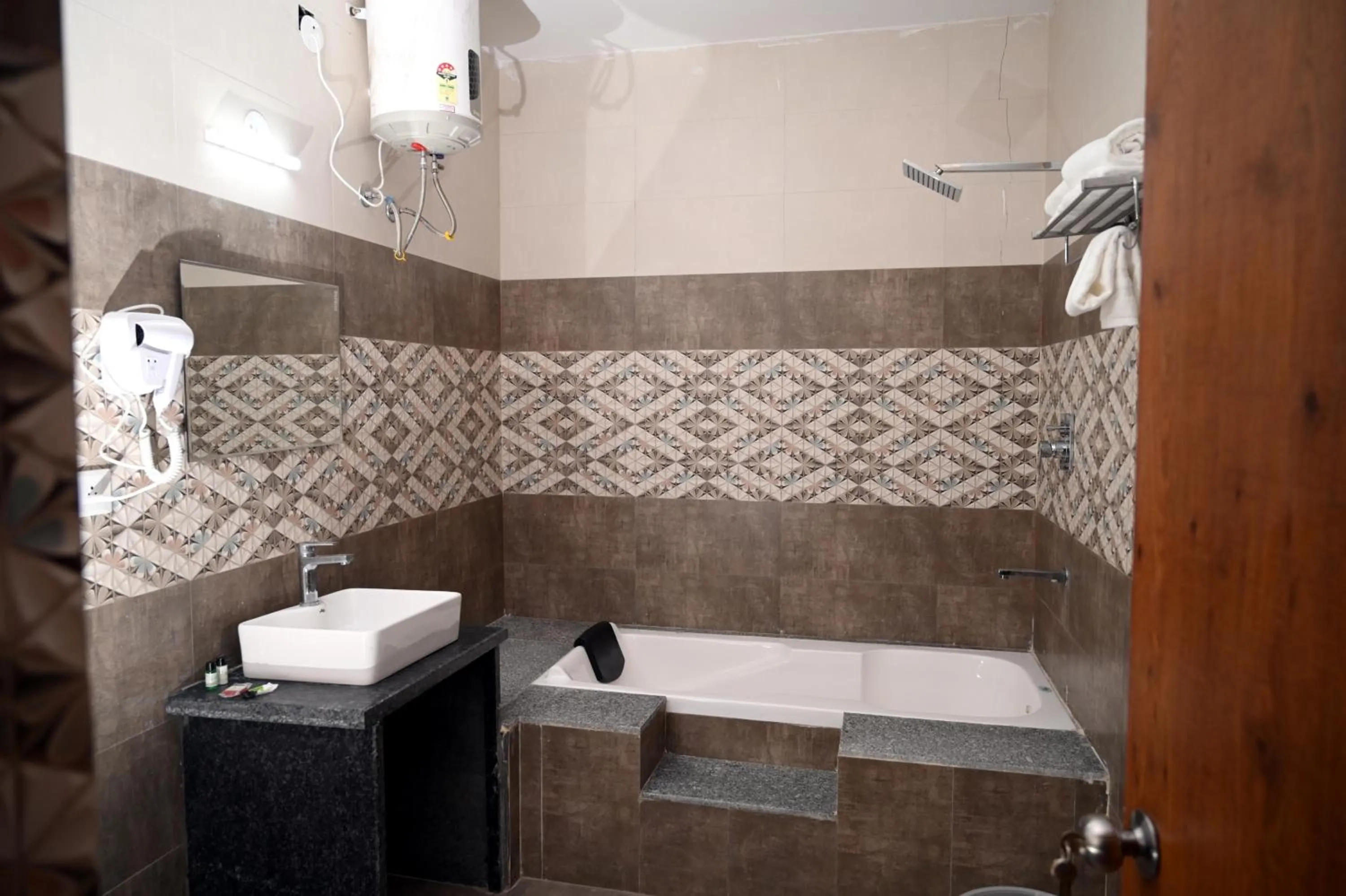 Shower in Hotel Singla Residency