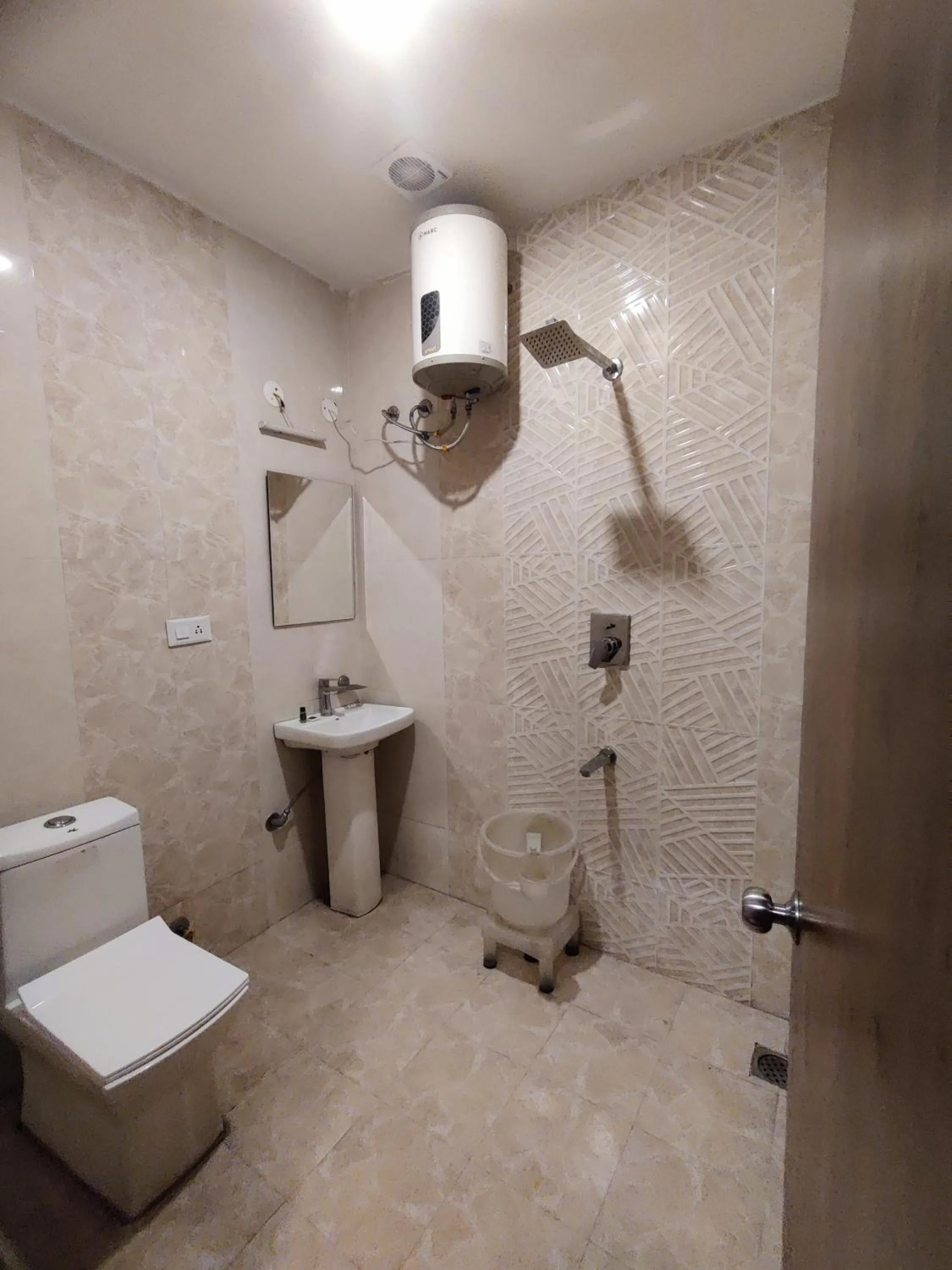 Shower in Hotel Singla Residency