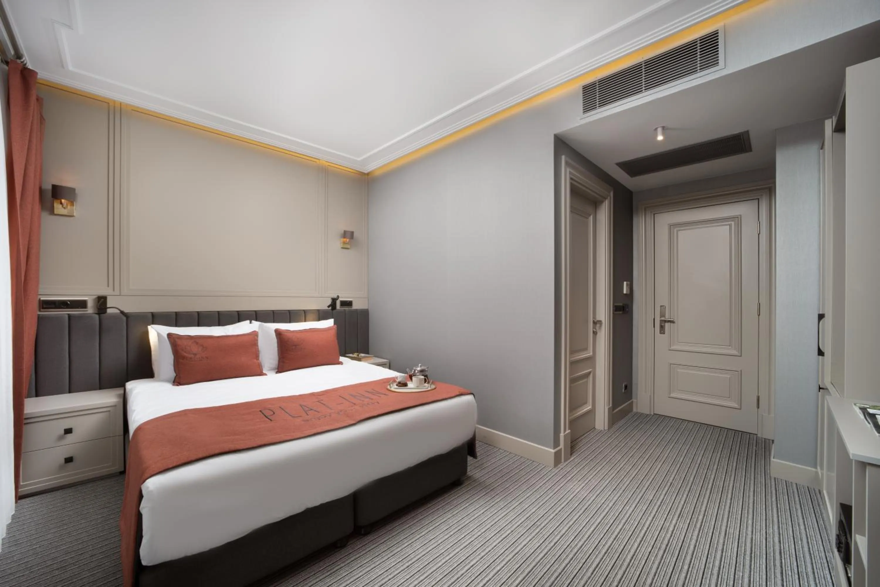 Photo of the whole room, Bed in Union Hotel Plat Inn -Special Category