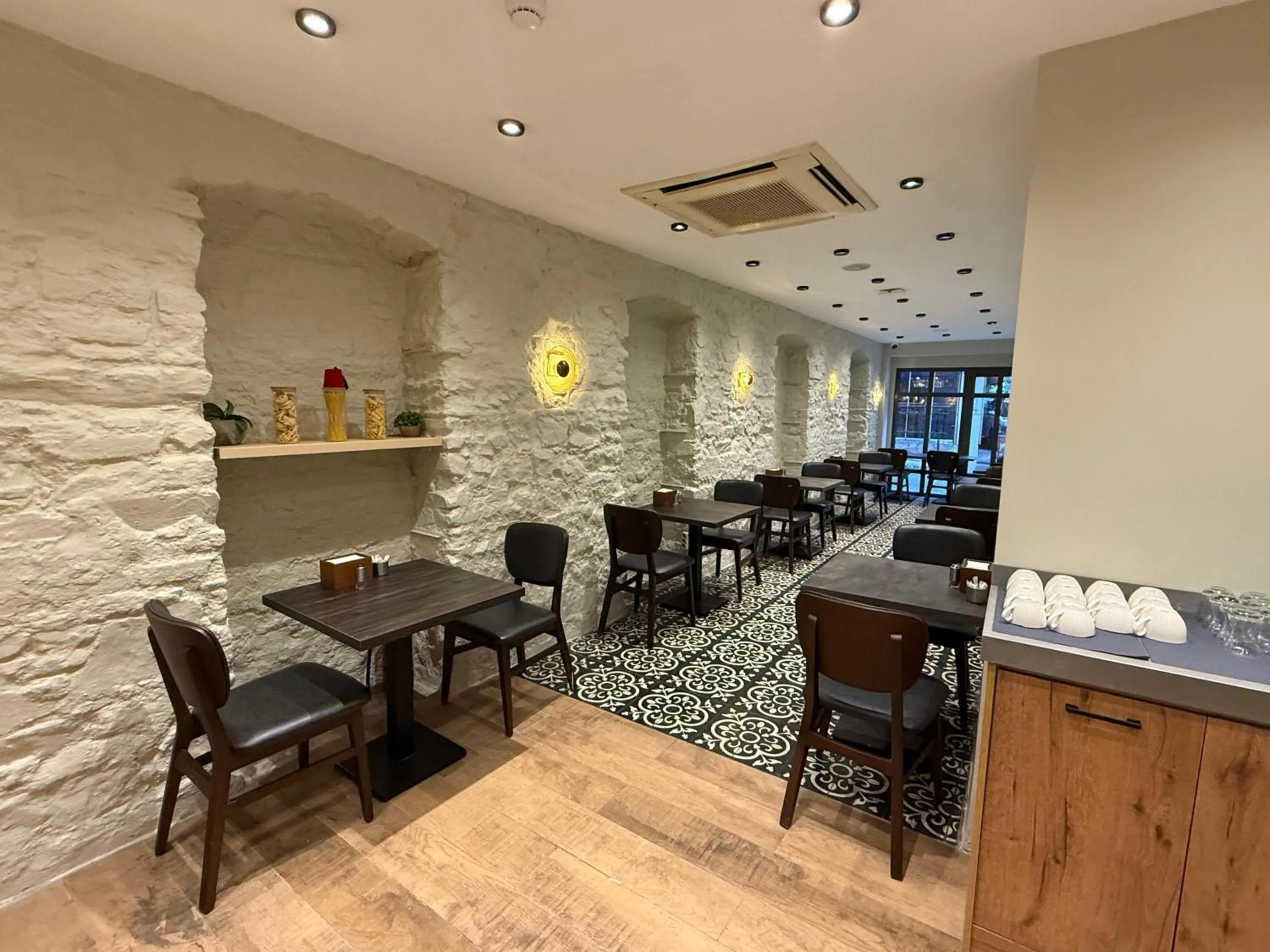 Restaurant/places to eat in Union Hotel Plat Inn -Special Category