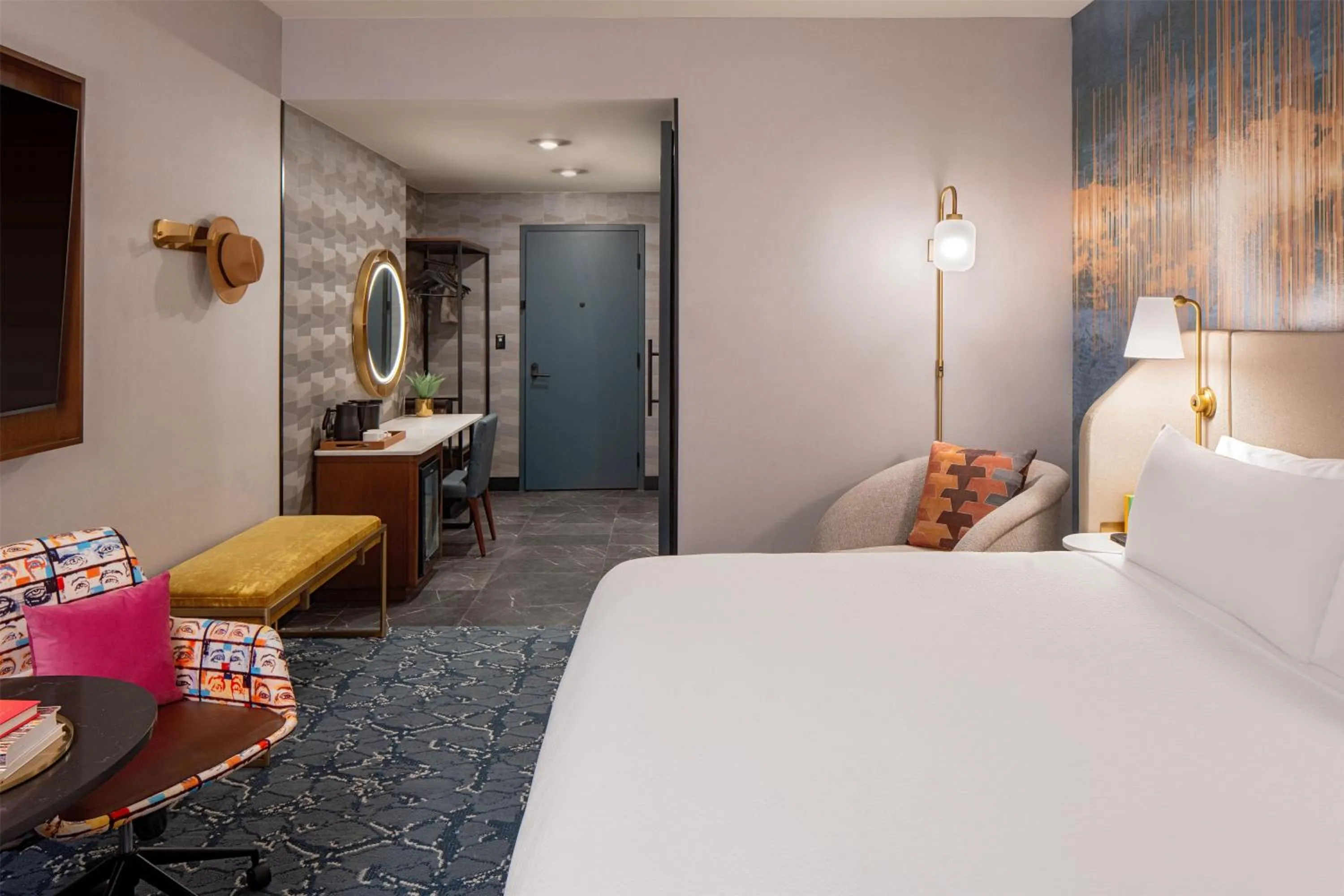 Bed in Tempo By Hilton Nashville Downtown