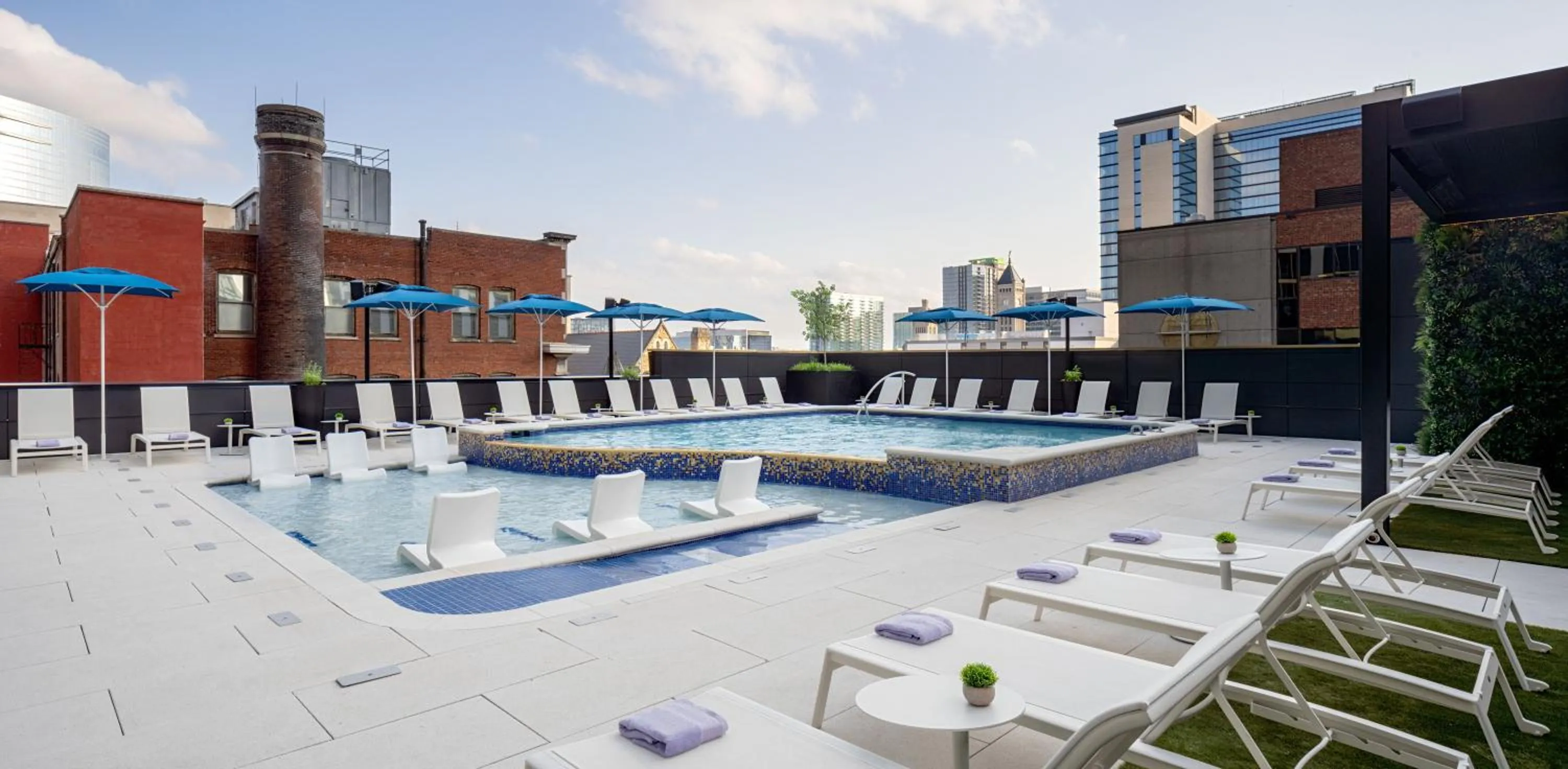 Swimming pool in Tempo By Hilton Nashville Downtown