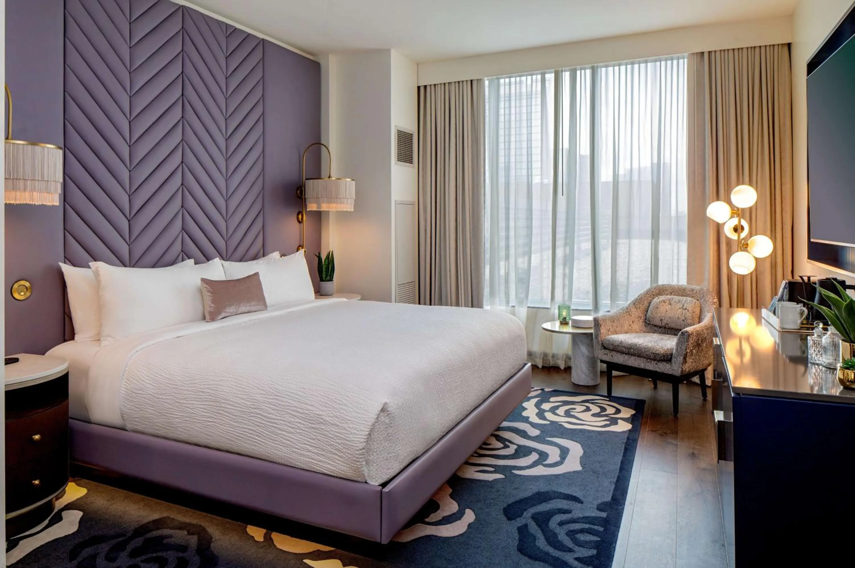 Bedroom, Bed in Tempo By Hilton Nashville Downtown
