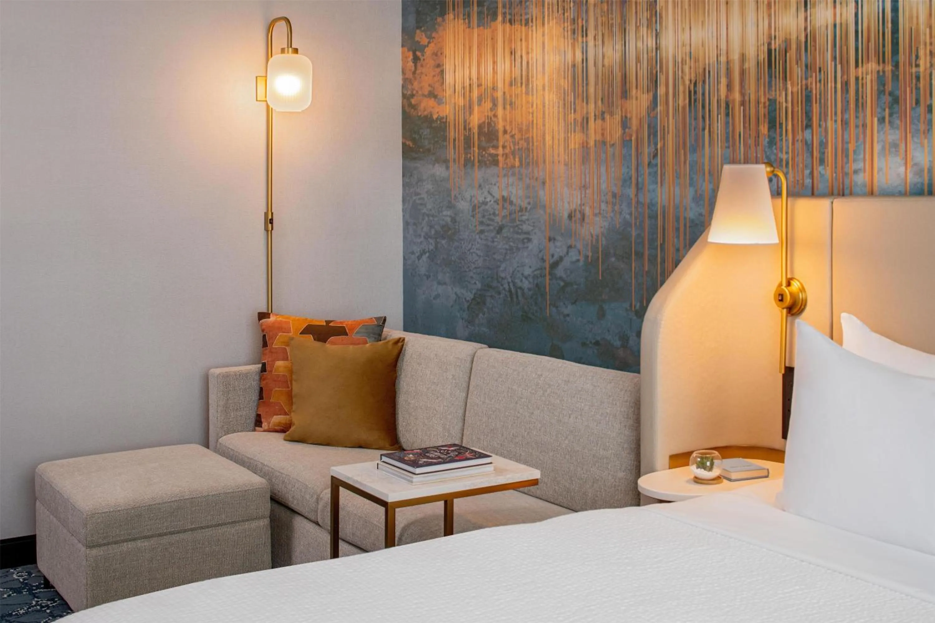 Living room, Bed in Tempo By Hilton Nashville Downtown