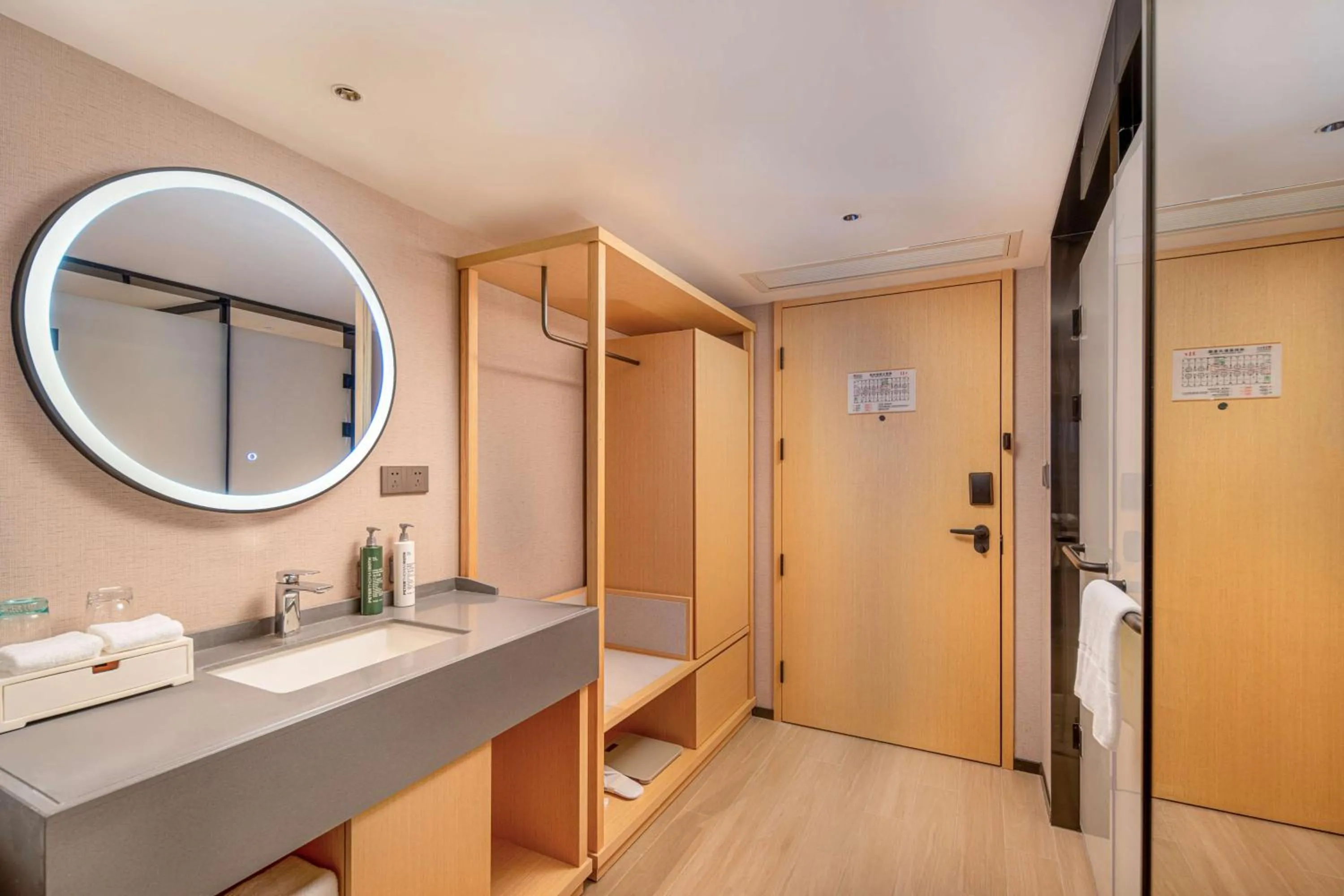 Bathroom in Hilton Garden Inn Guangzhou Airport Aerotropolis - Free shuttle to Airport