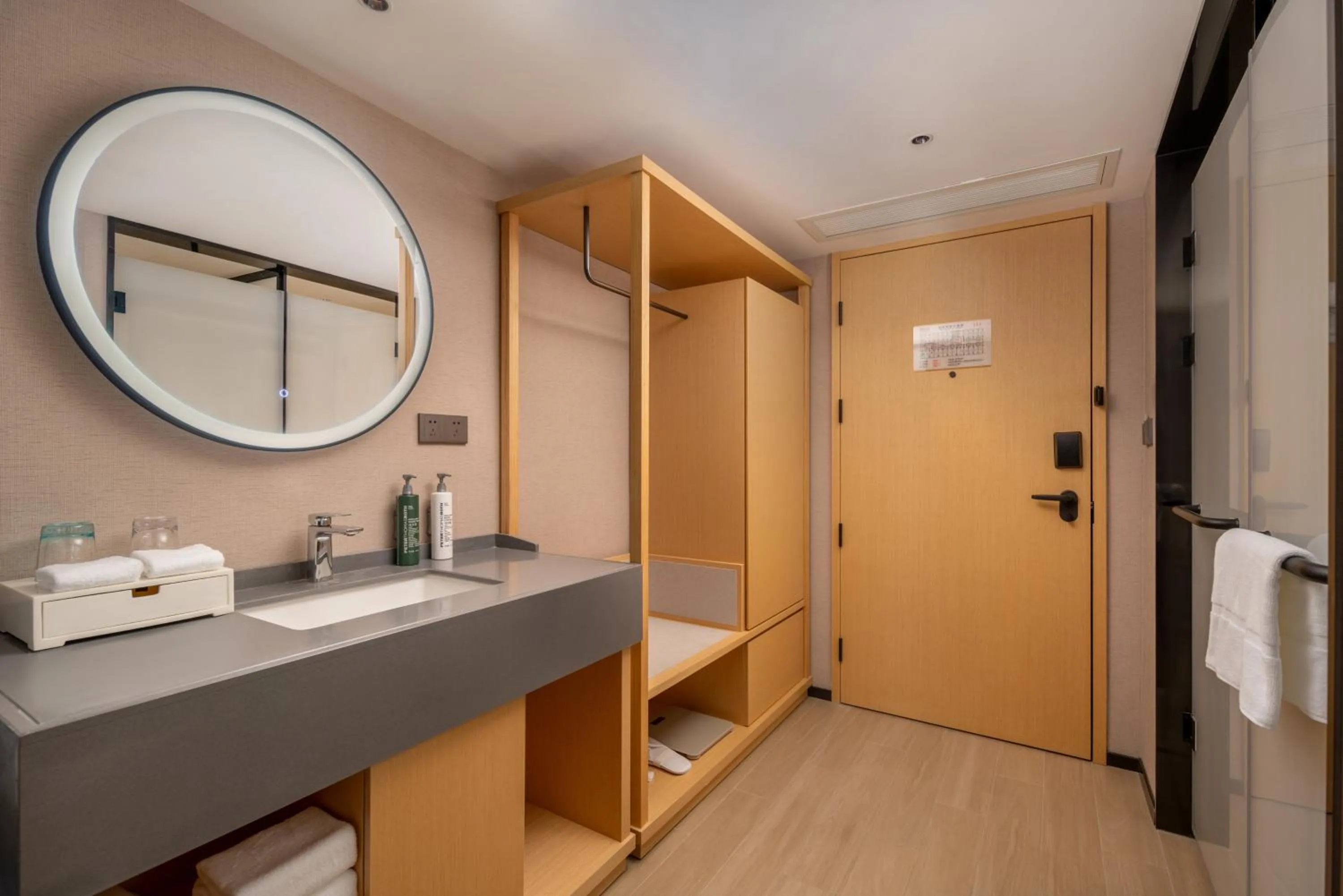 Toilet in Hilton Garden Inn Guangzhou Airport Aerotropolis - Free shuttle to Airport