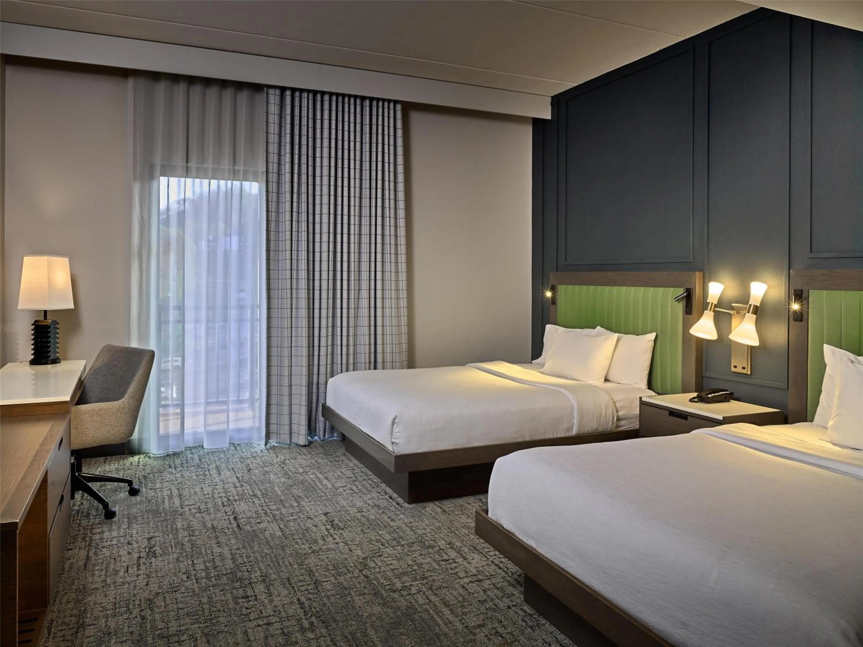 Bed in Embassy Suites By Hilton Gatlinburg Resort