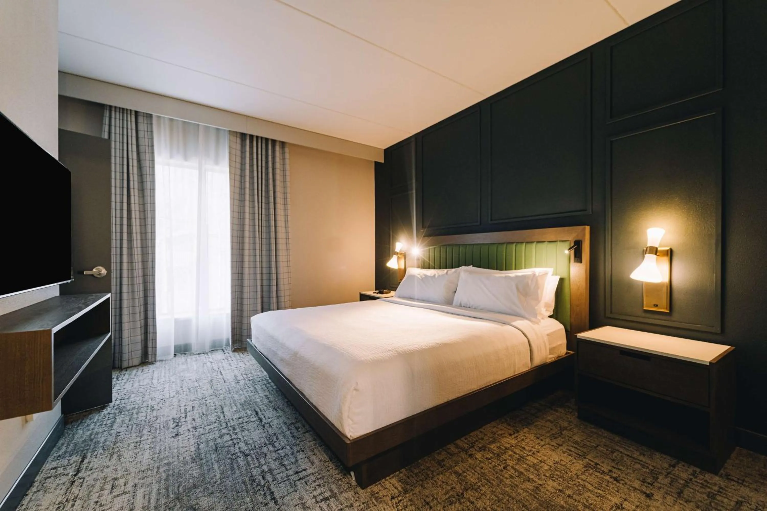 Bed in Embassy Suites By Hilton Gatlinburg Resort