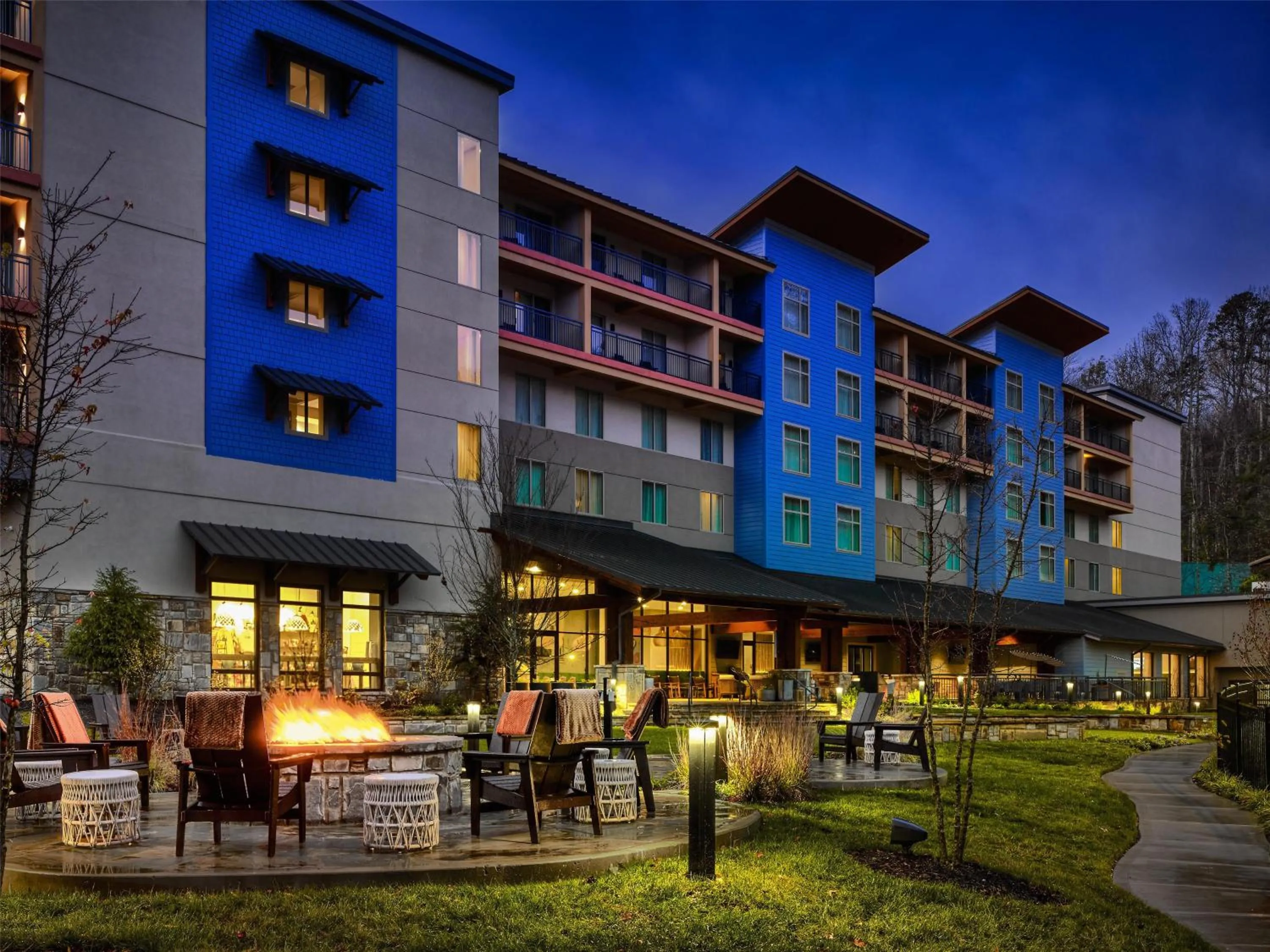 Property building in Embassy Suites By Hilton Gatlinburg Resort