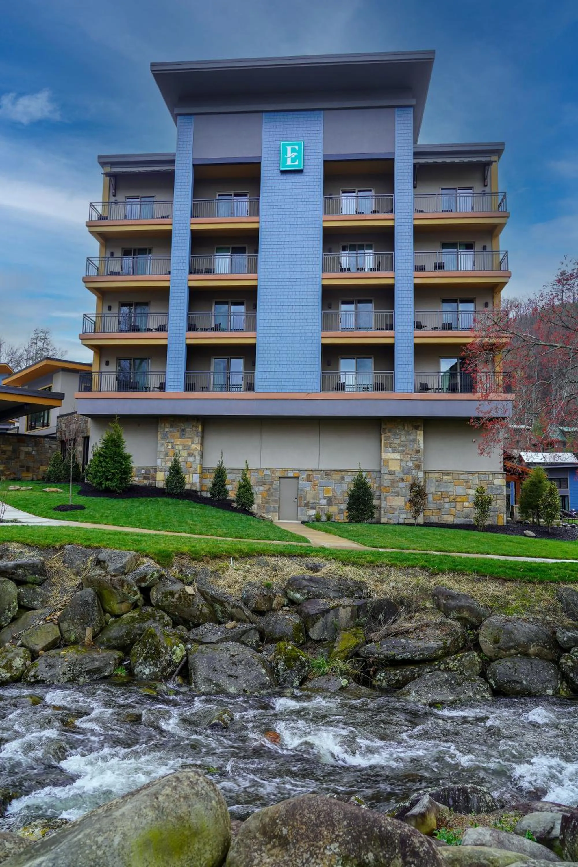 Property building in Embassy Suites By Hilton Gatlinburg Resort