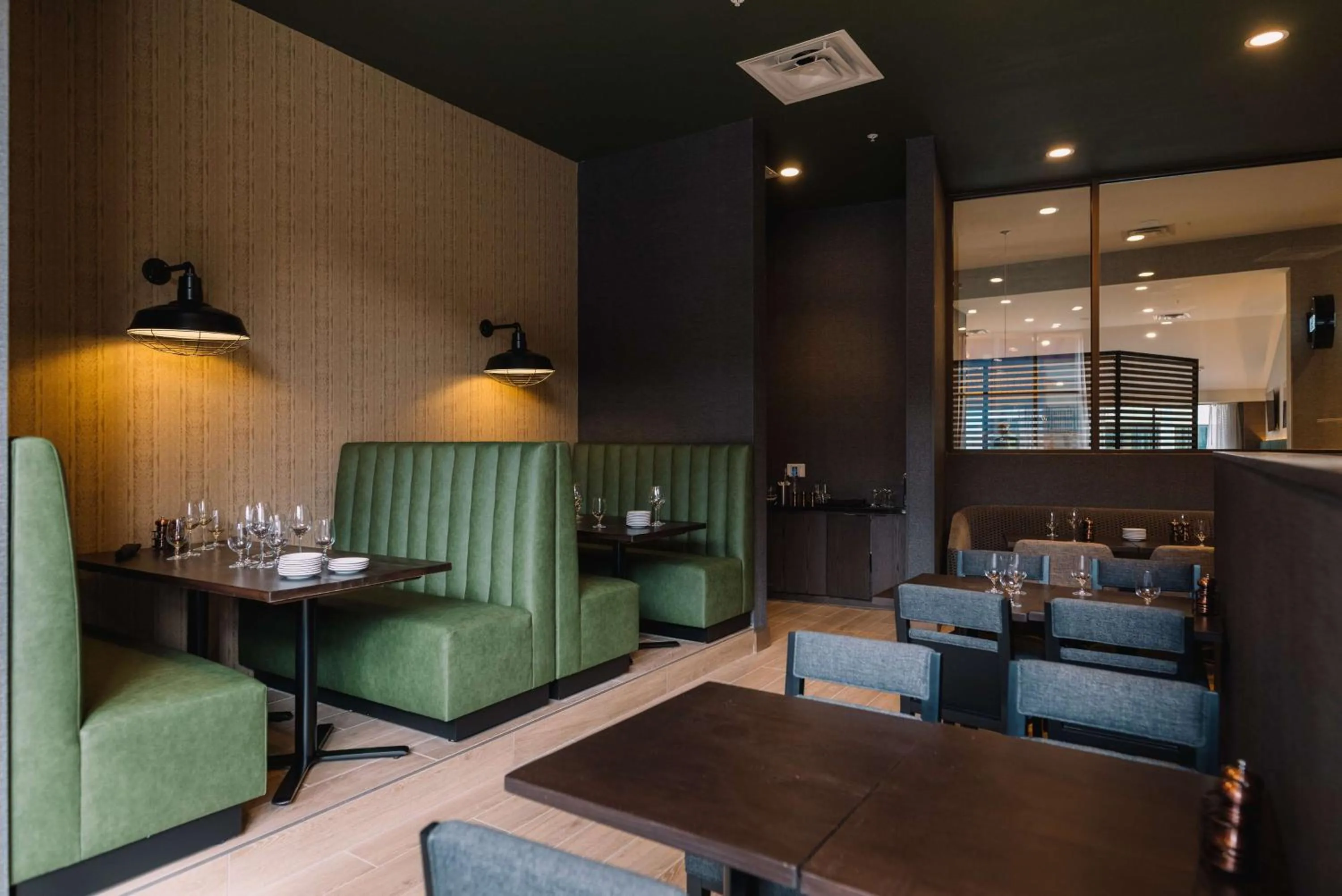 Restaurant/places to eat in Embassy Suites By Hilton Gatlinburg Resort