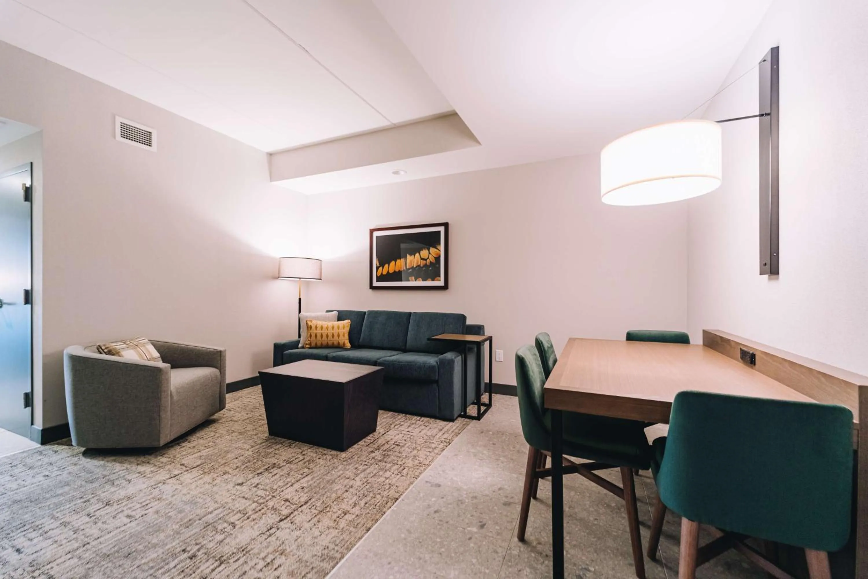 Living room in Embassy Suites By Hilton Gatlinburg Resort