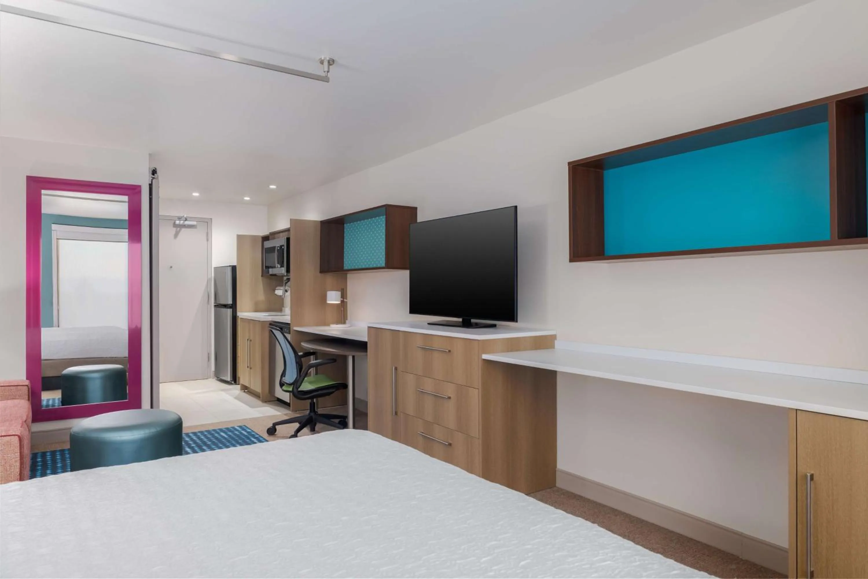 Kitchen or kitchenette, Bed in Home2 Suites By Hilton El Centro