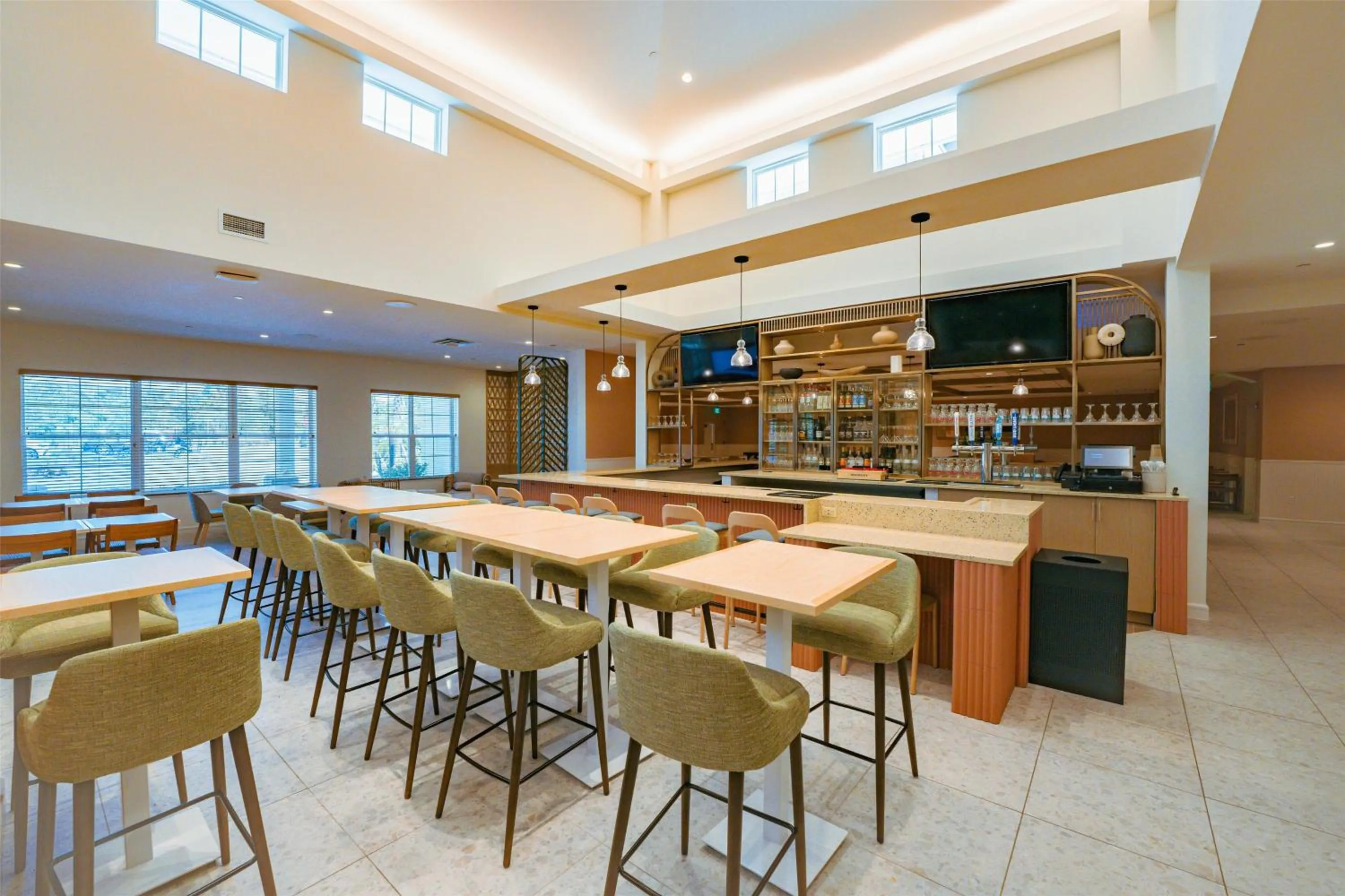 Restaurant/places to eat in Embassy Suites By Hilton Orlando Sunset Walk