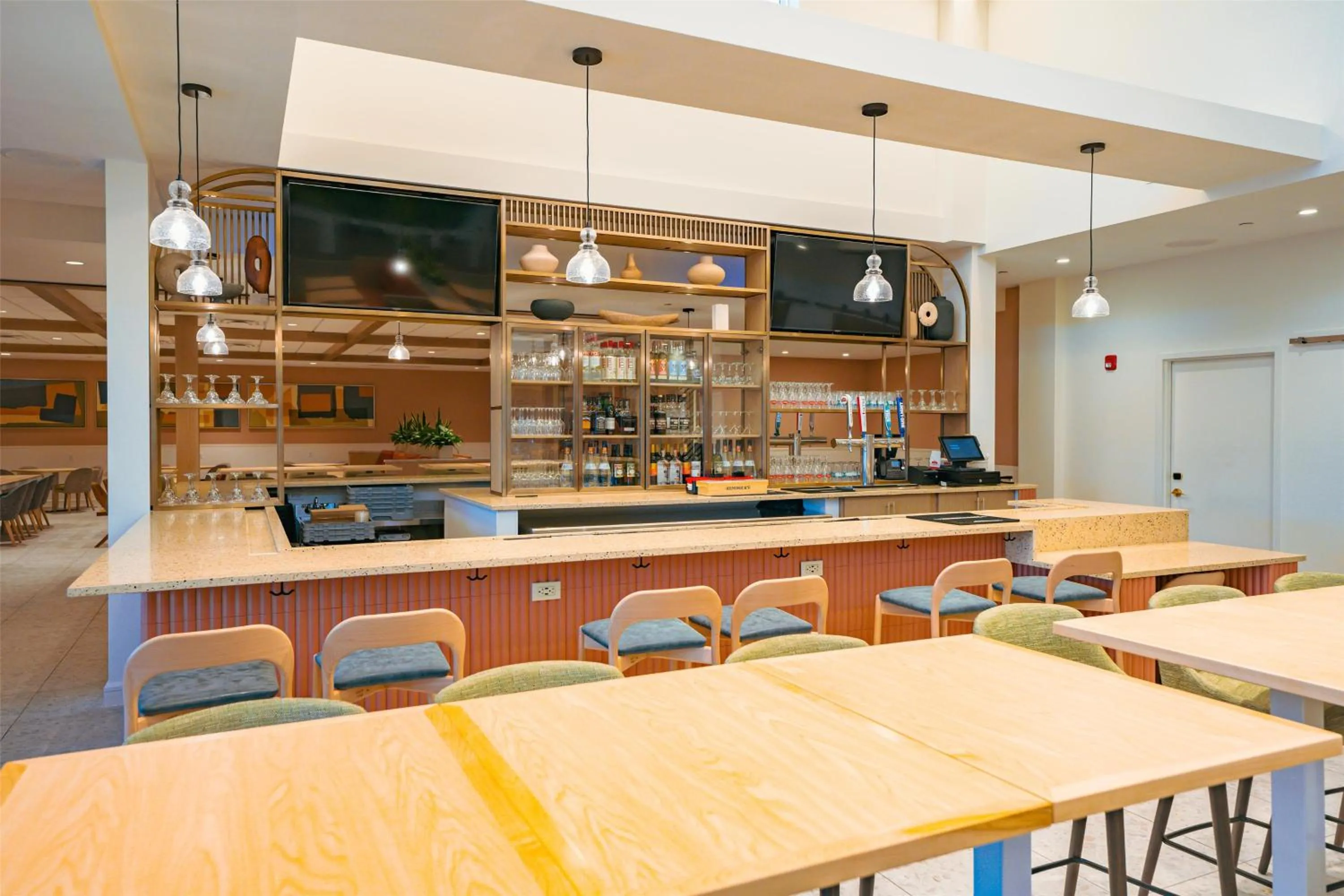 Restaurant/places to eat in Embassy Suites By Hilton Orlando Sunset Walk