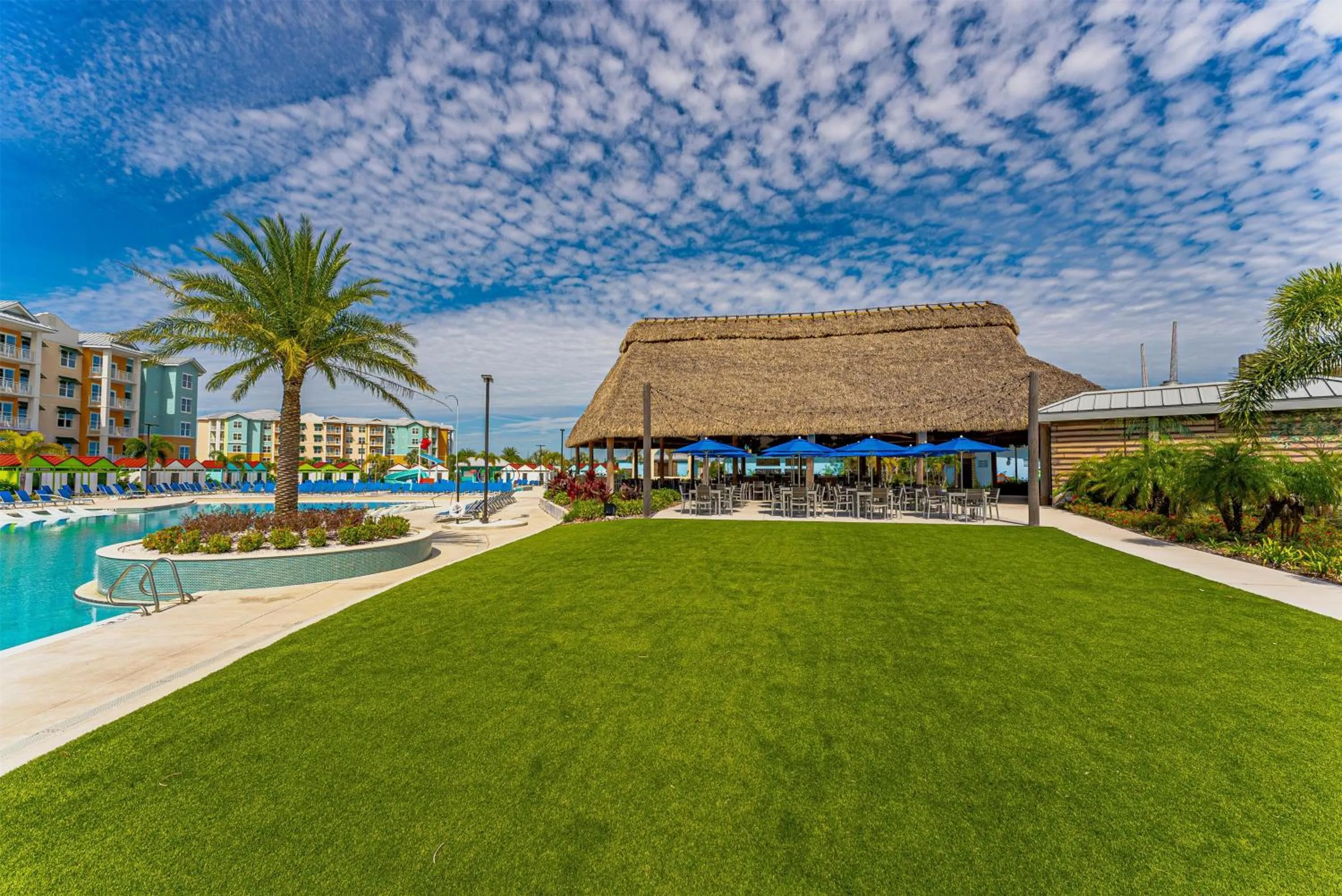 Lounge or bar in Embassy Suites By Hilton Orlando Sunset Walk