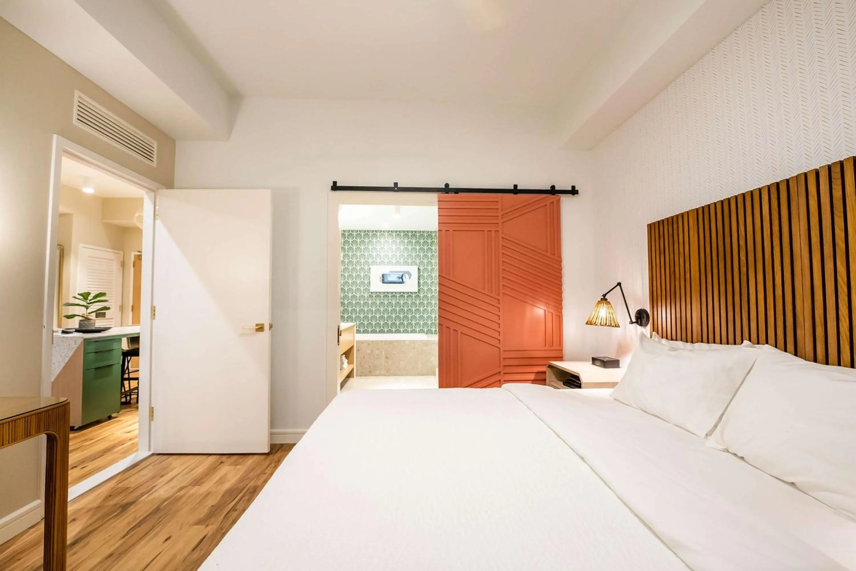 Bathroom, Bed in Embassy Suites By Hilton Orlando Sunset Walk